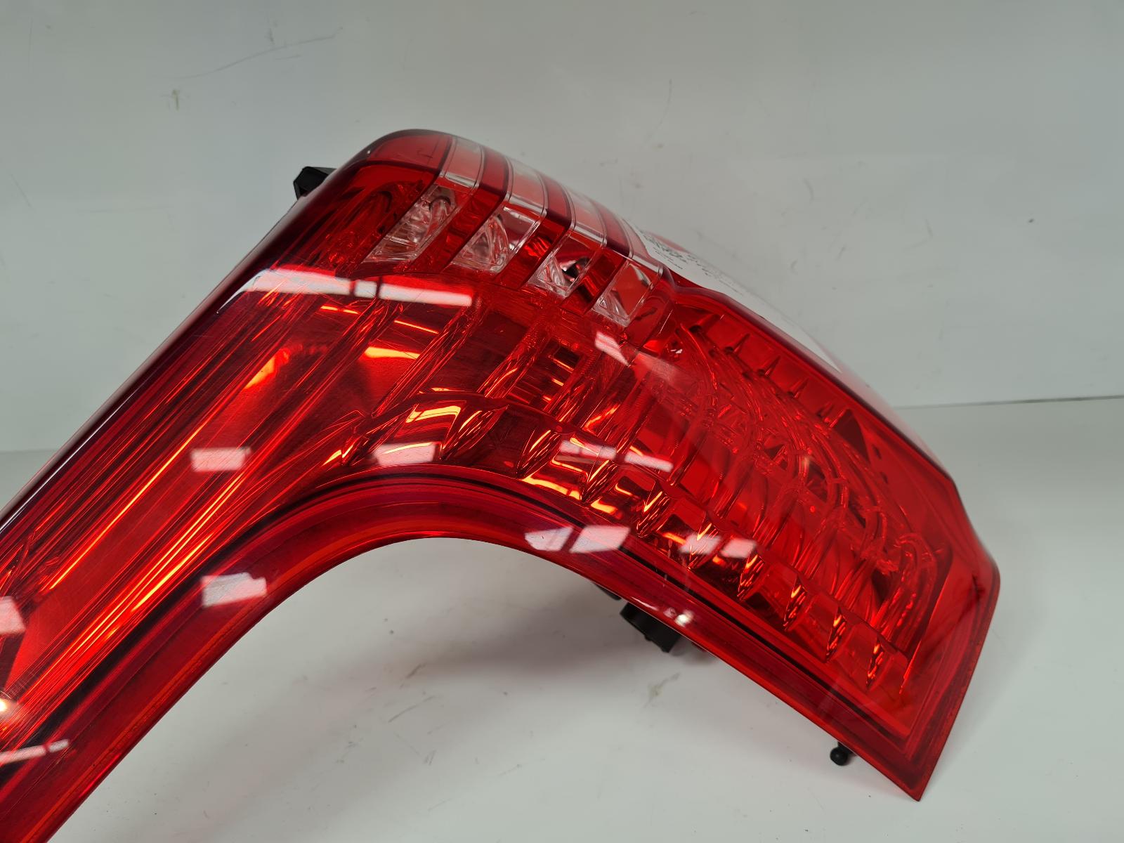 View Auto part L Taillight Peugeot 5008 2015