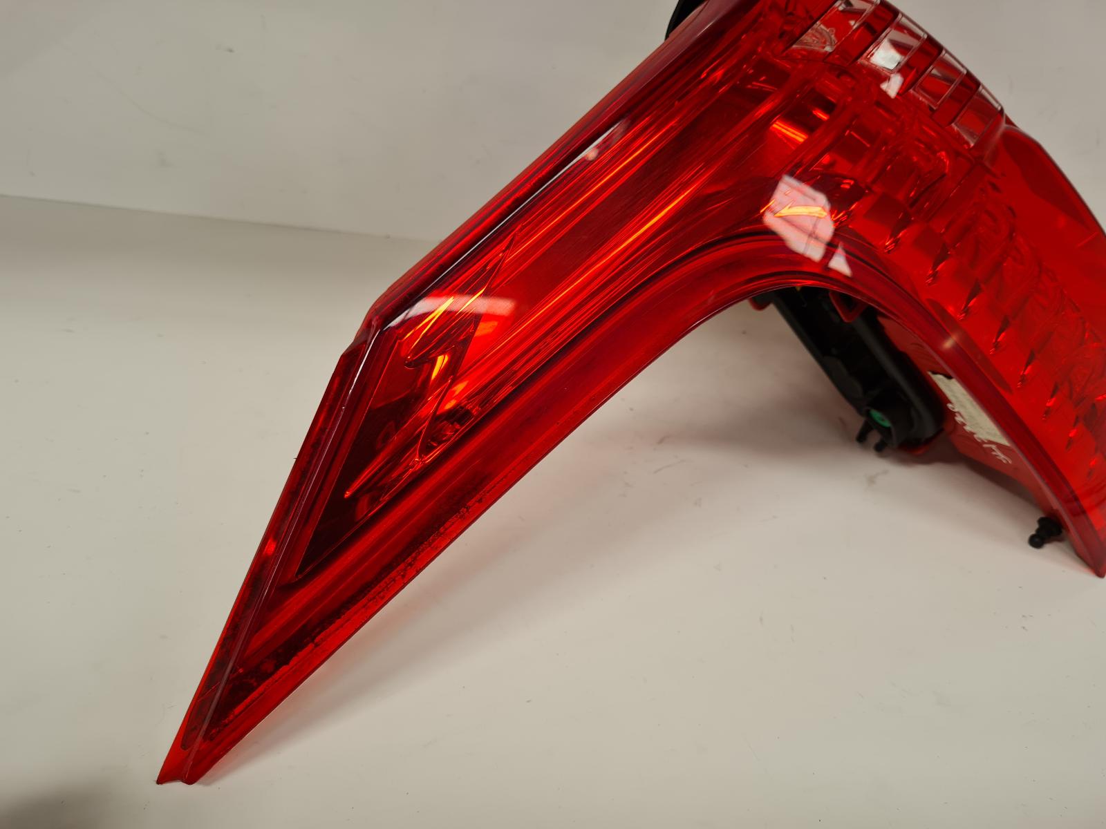 View Auto part L Taillight Peugeot 5008 2015