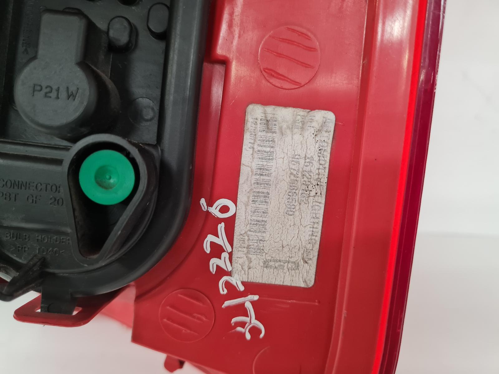 View Auto part L Taillight Peugeot 5008 2015