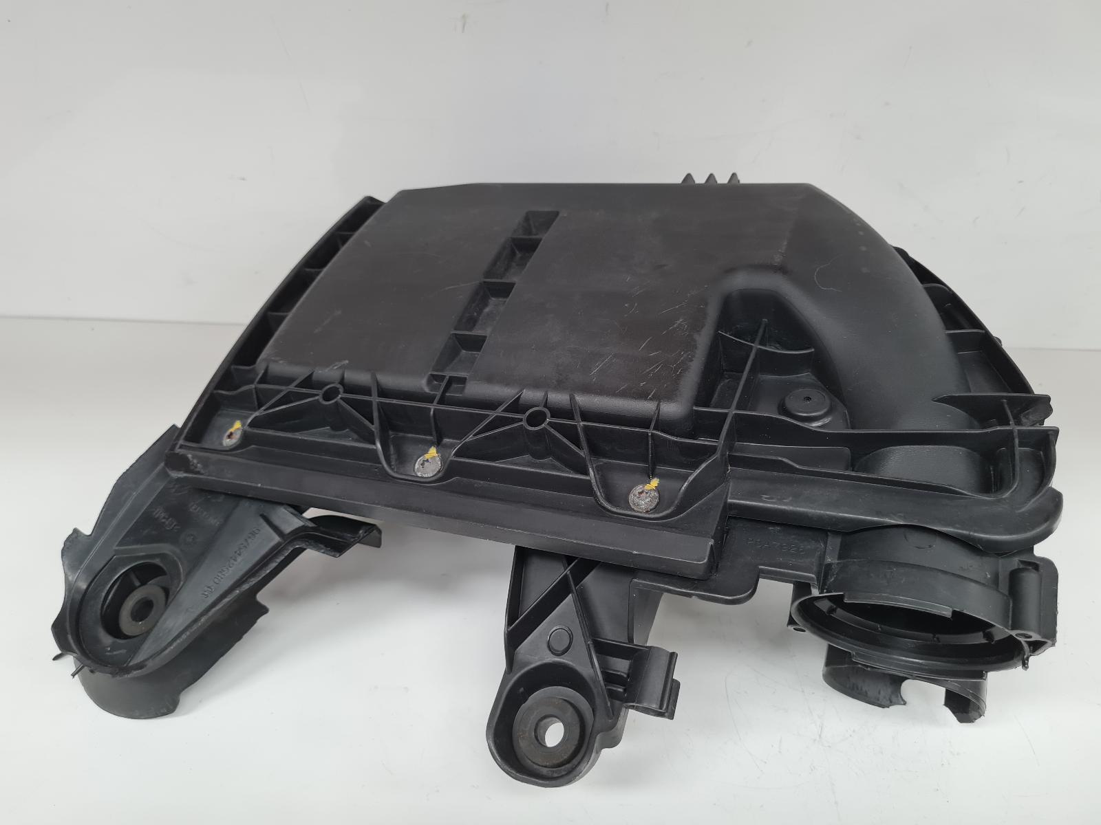 View Auto part Air Cleaner/Box Peugeot 5008 2015
