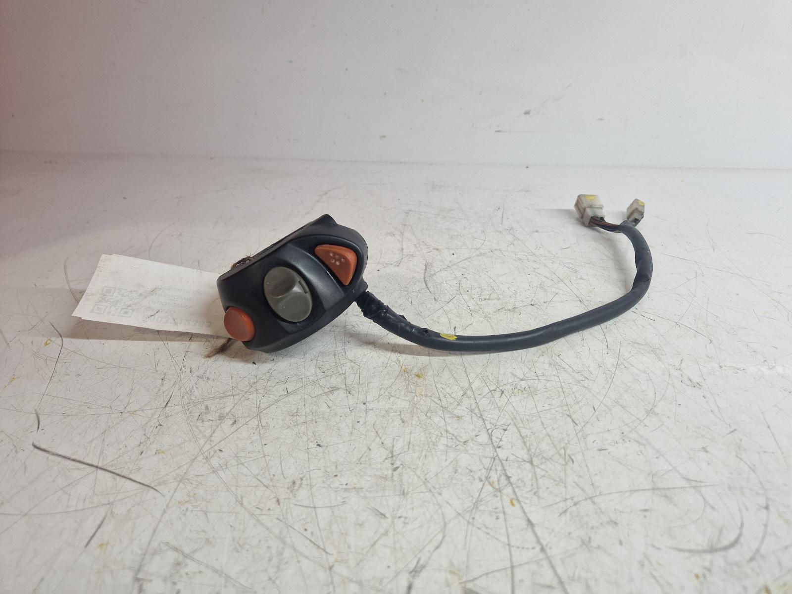 View Auto part RH Switch Gear Benelli Adiva 150 2002