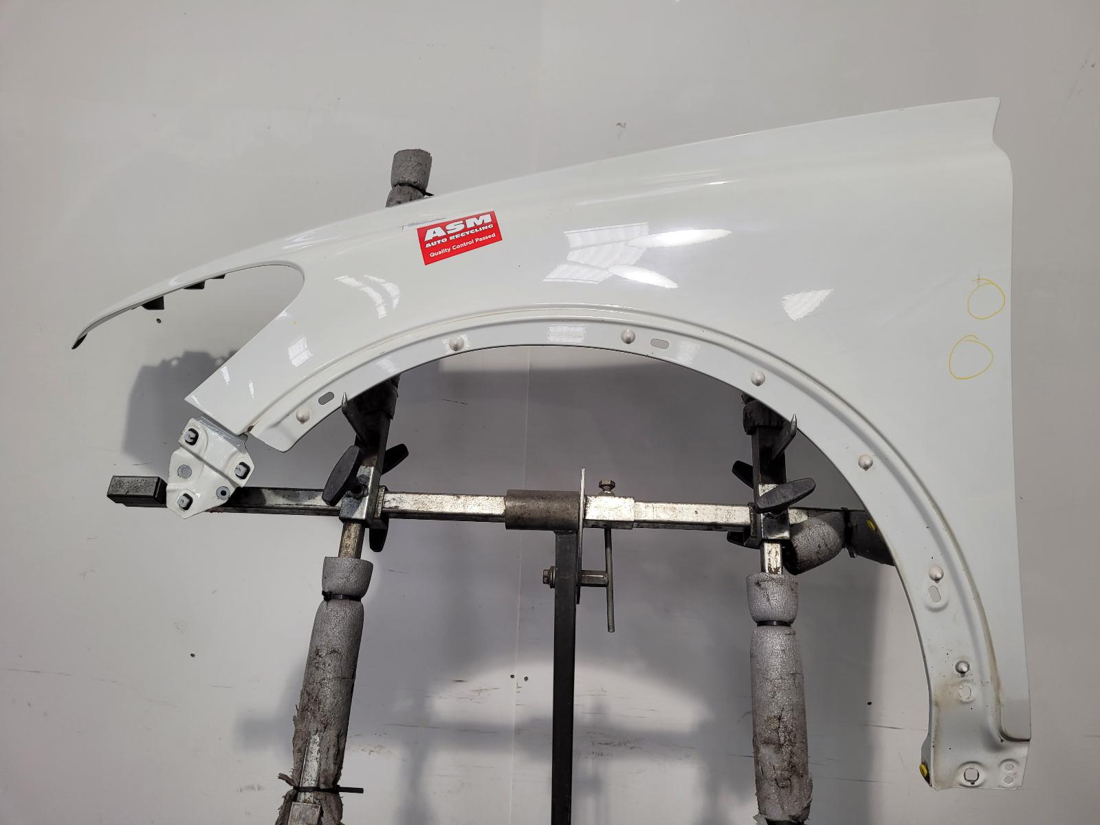 View Auto part L Wing Volvo C30 2010
