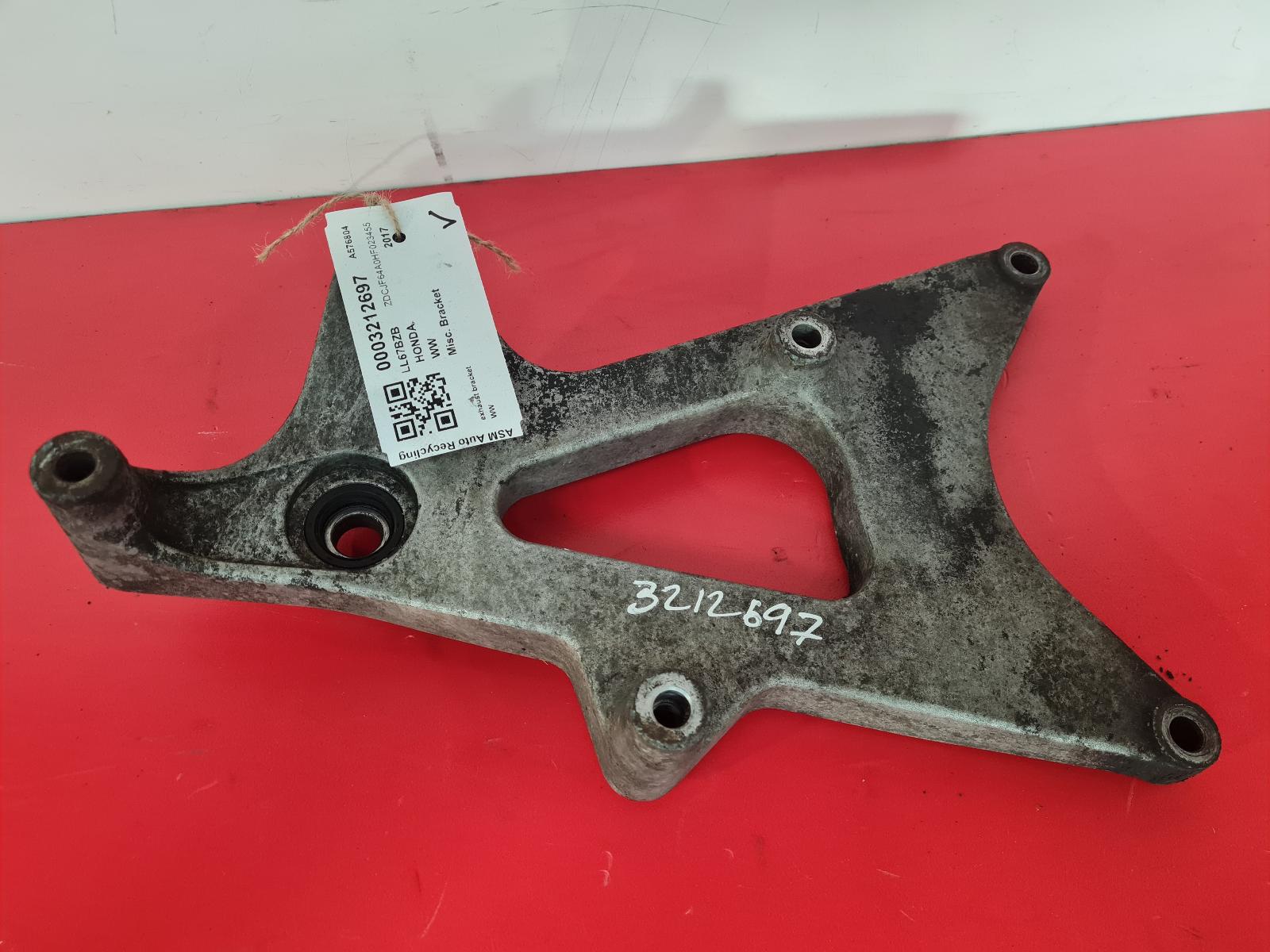View Auto part Misc Bracket Honda Ww 2017