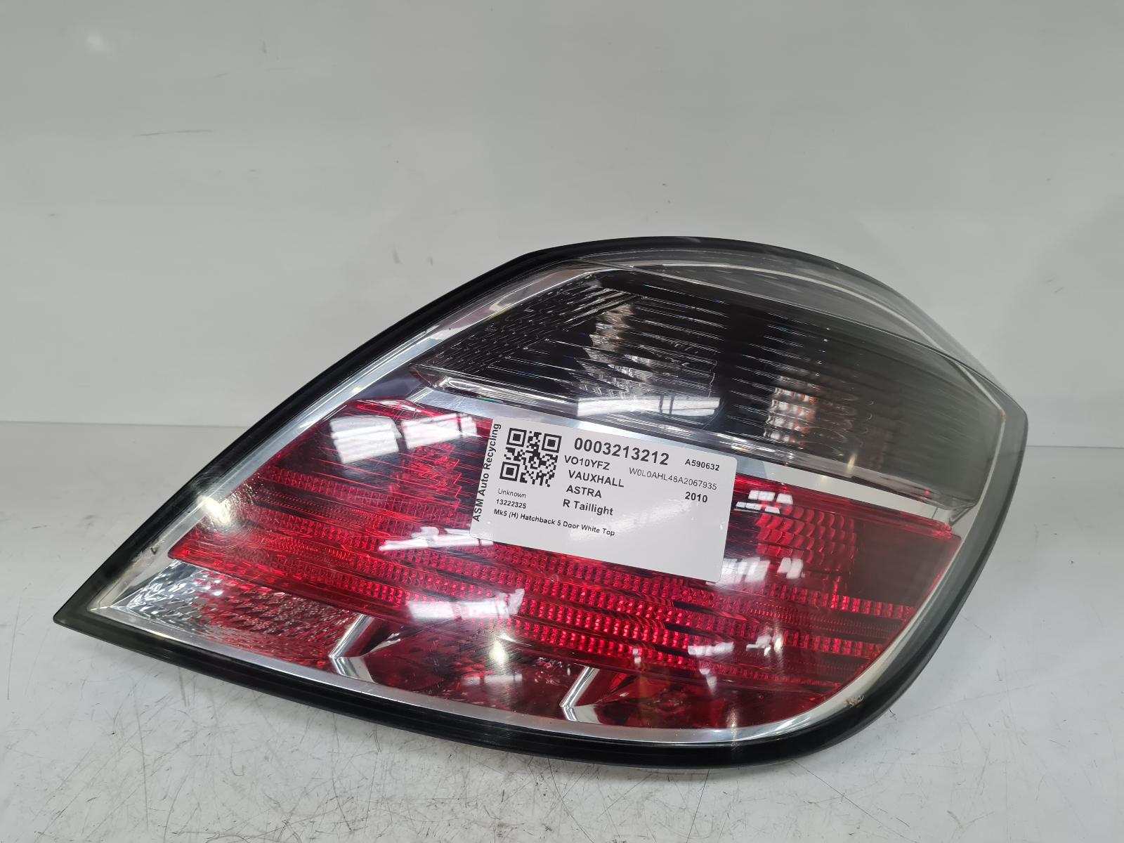 View Auto part R Taillight Vauxhall Astra 2010