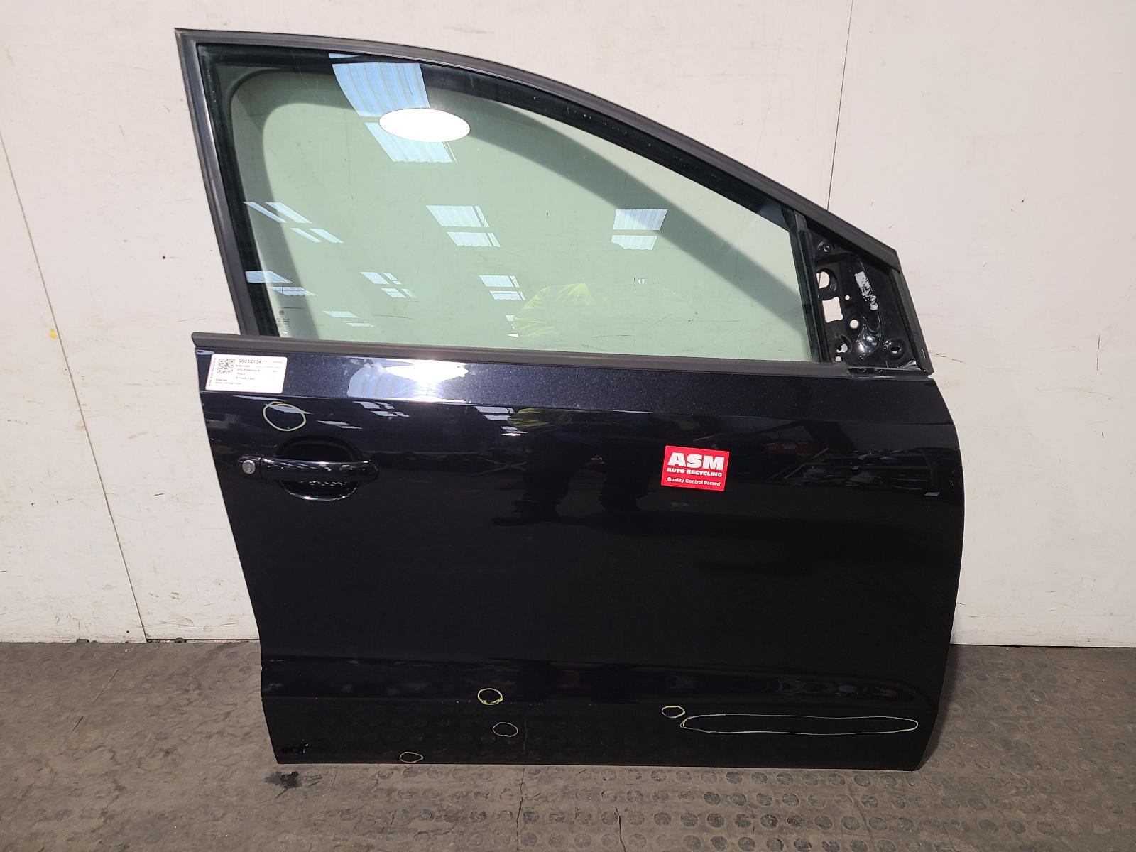 View Auto part R Front Door Volkswagen Polo 2011