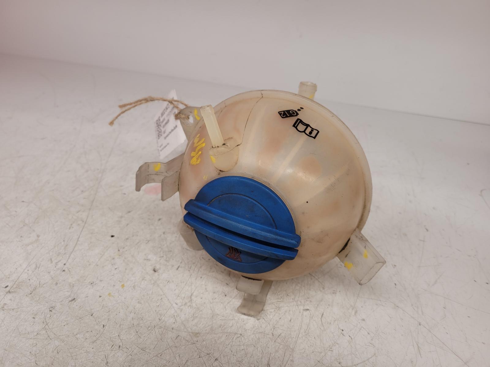 View Auto part Overflow Bottle Volkswagen Golf 2009