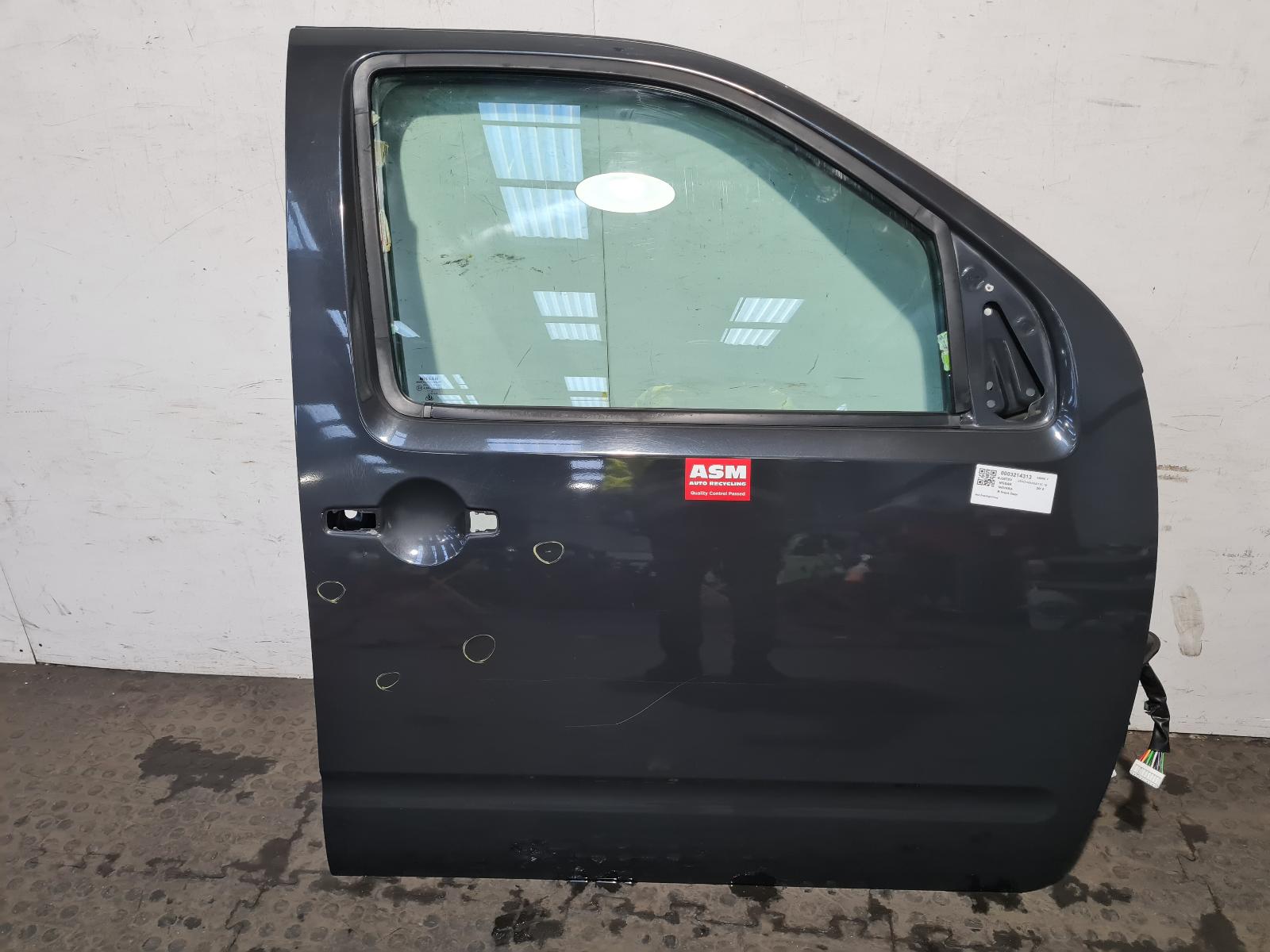 View Auto part R Front Door Nissan Navara 2006