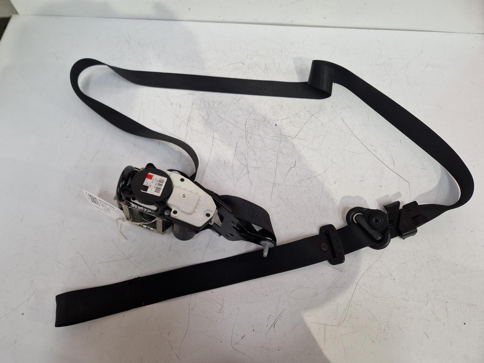 View Auto part Seat Belt Mercedes C Class 2014