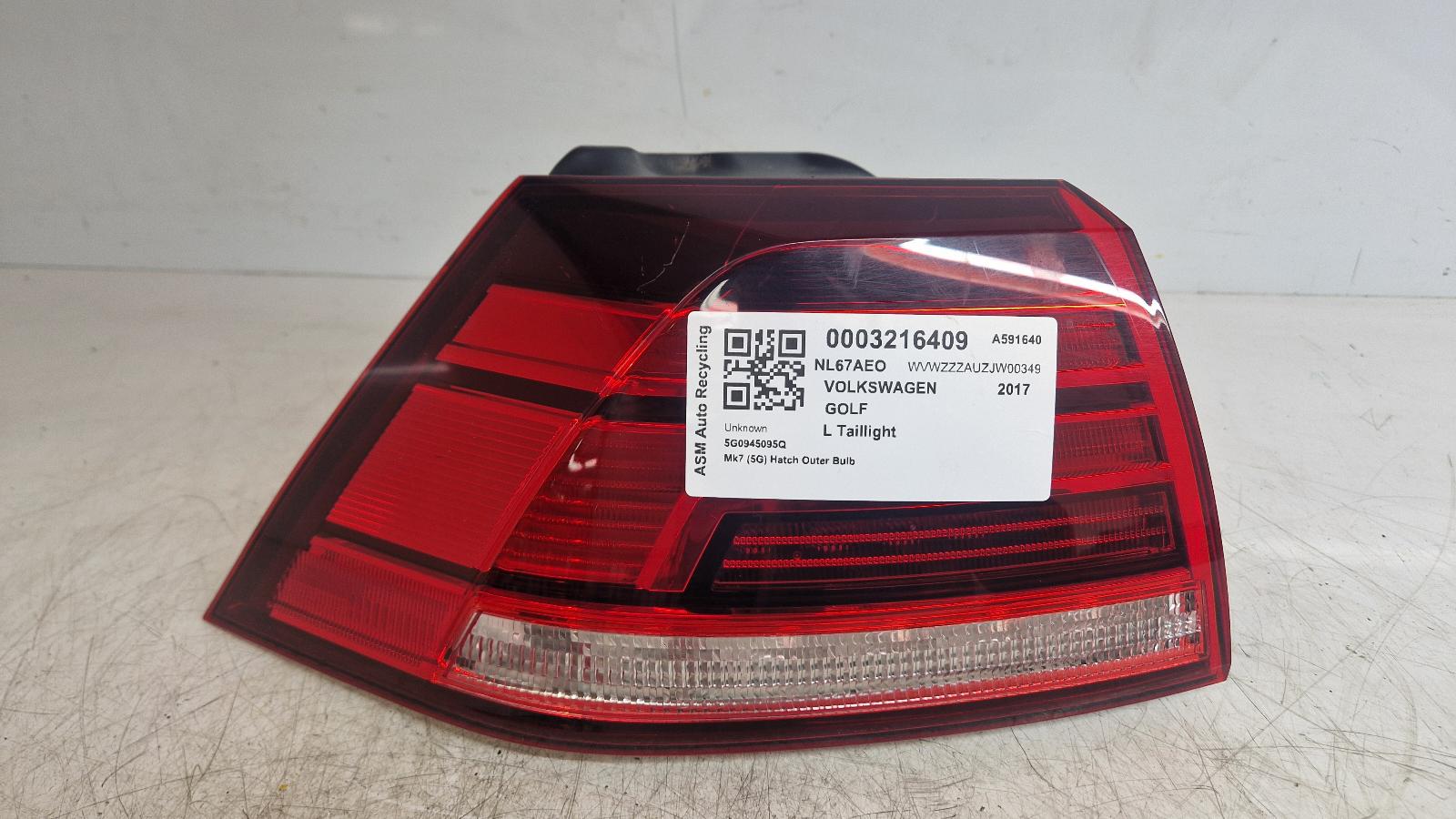 View Auto part L Taillight Volkswagen Golf 2017