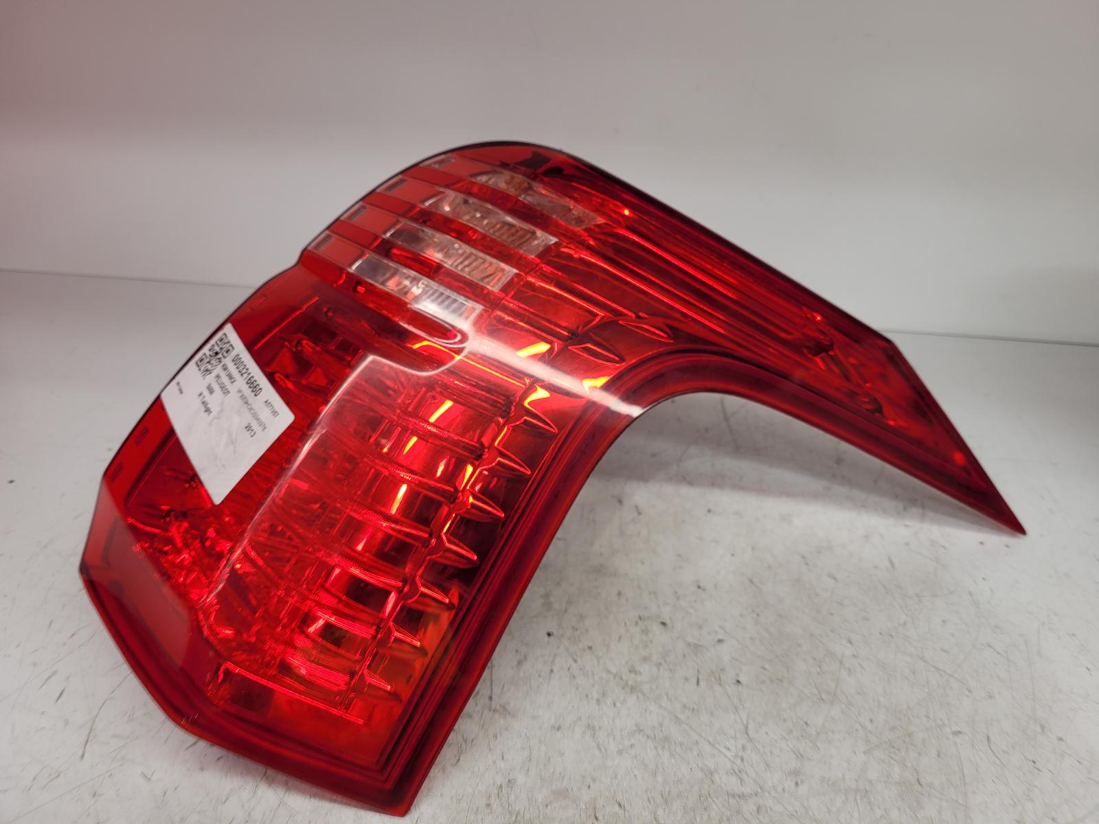 View Auto part R Taillight Peugeot 5008 2013