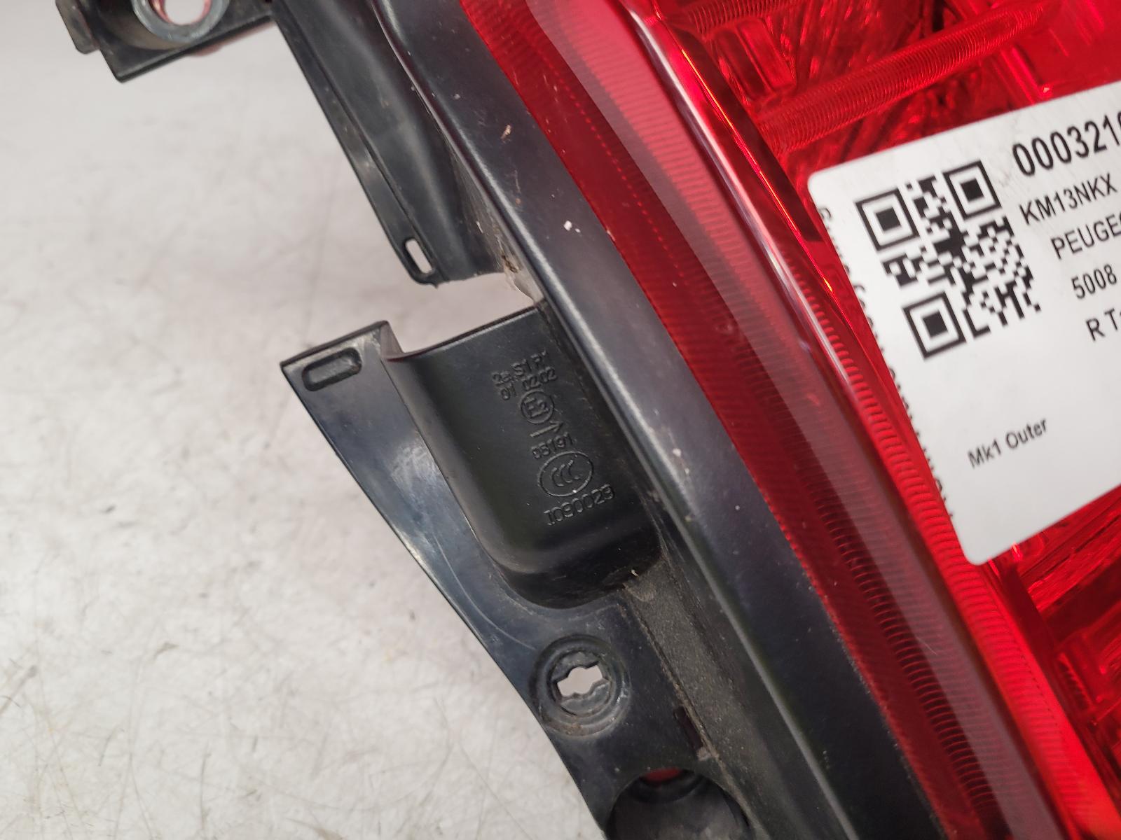 View Auto part R Taillight Peugeot 5008 2013