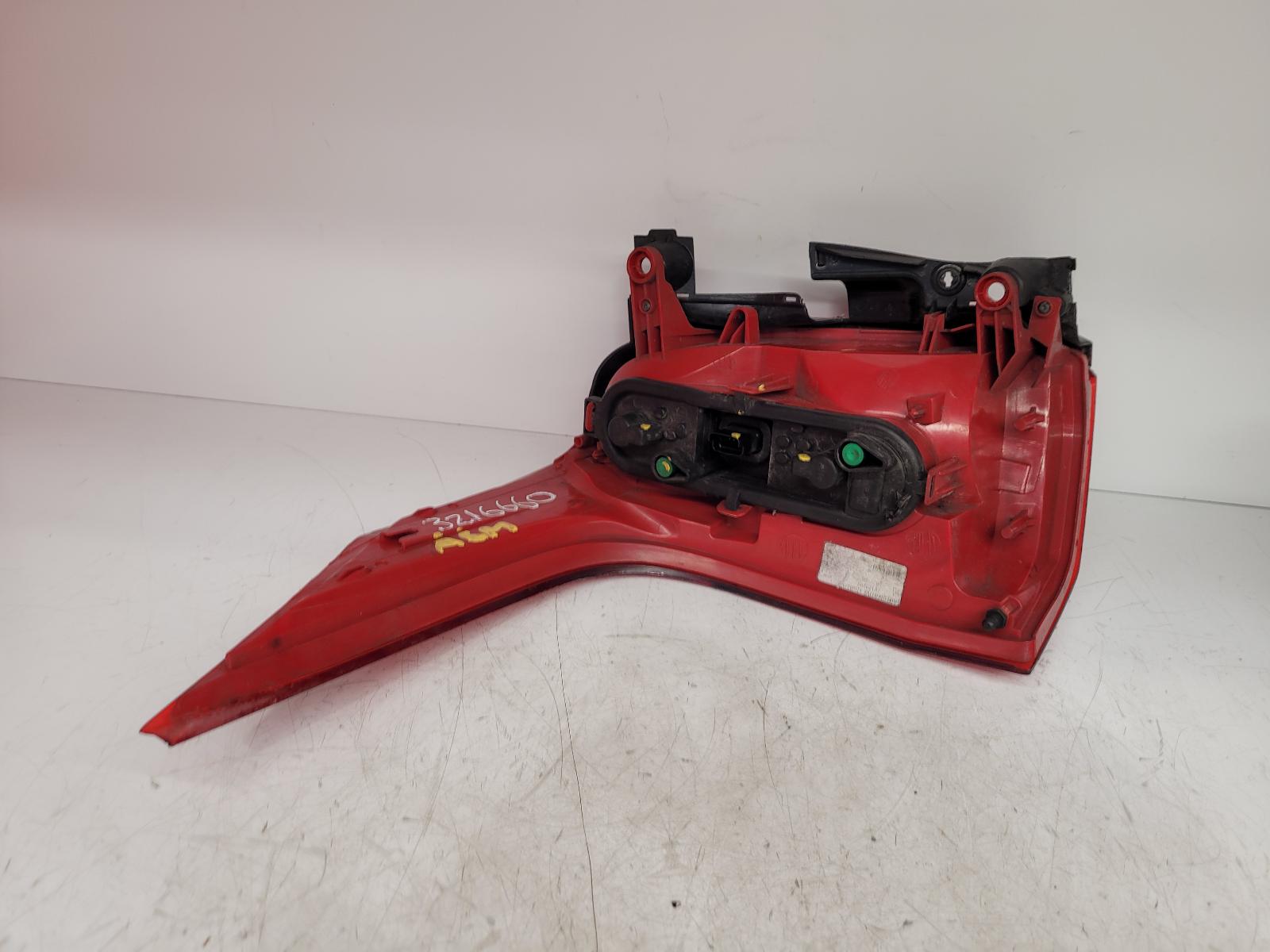 View Auto part R Taillight Peugeot 5008 2013