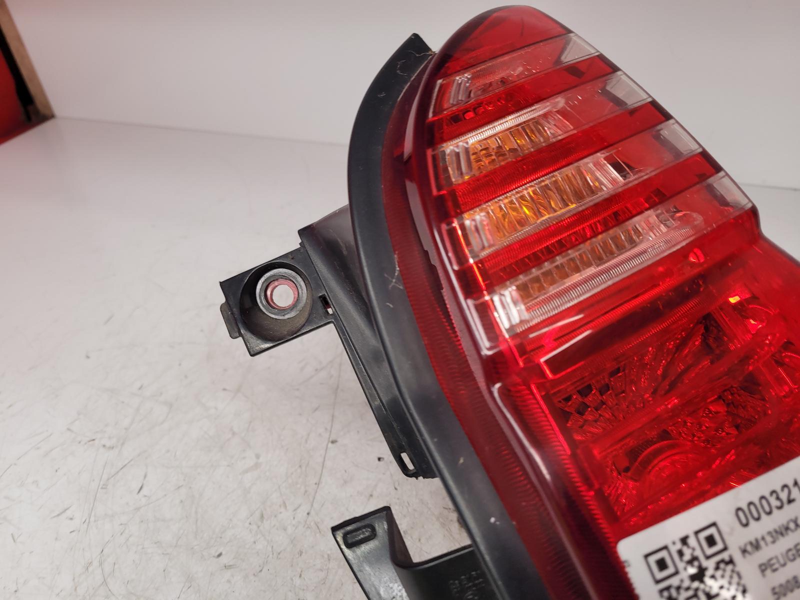 View Auto part R Taillight Peugeot 5008 2013