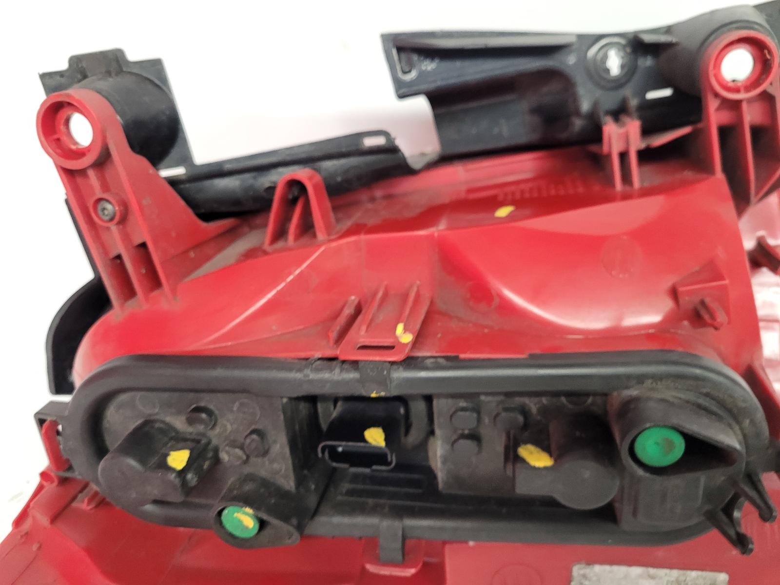 View Auto part R Taillight Peugeot 5008 2013