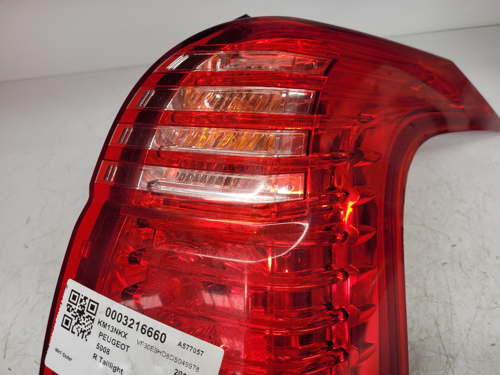 View Auto part R Taillight Peugeot 5008 2013