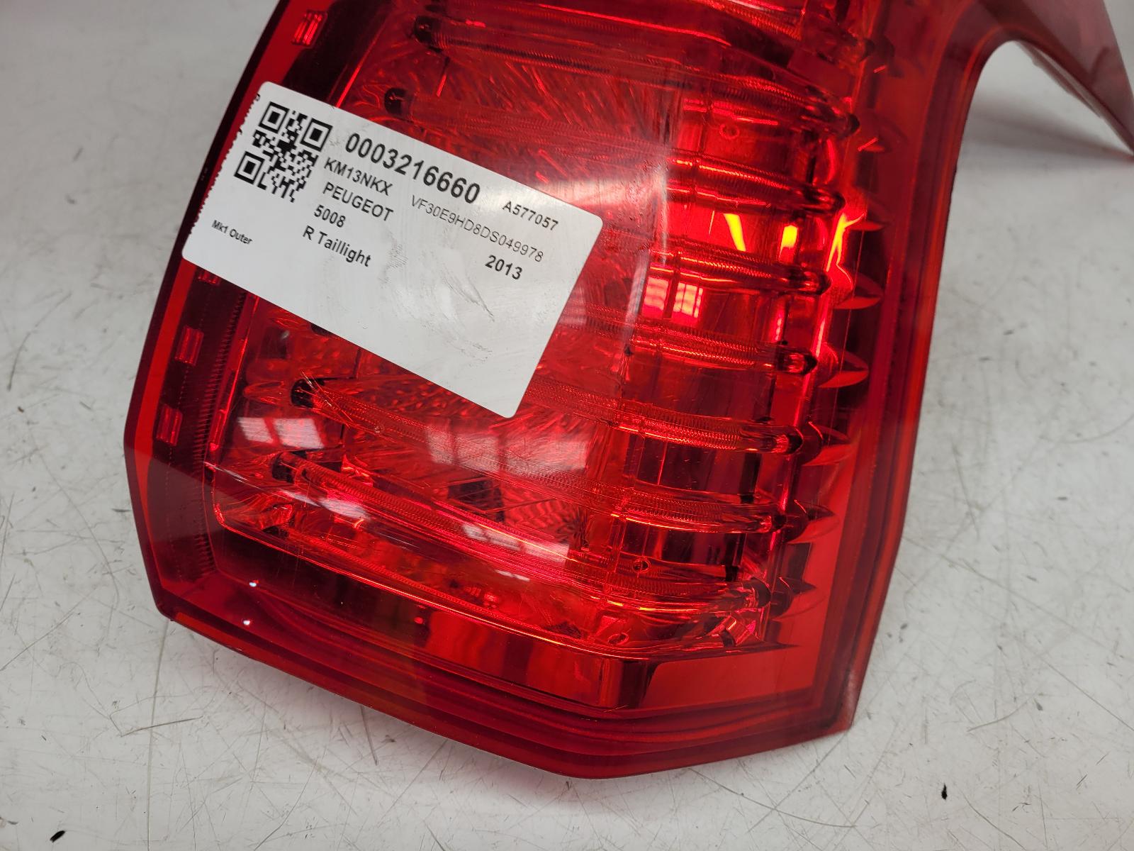 View Auto part R Taillight Peugeot 5008 2013
