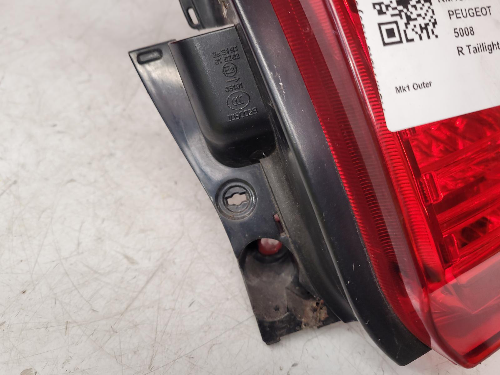 View Auto part R Taillight Peugeot 5008 2013