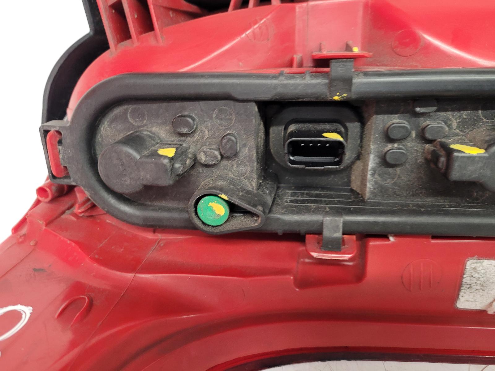View Auto part R Taillight Peugeot 5008 2013