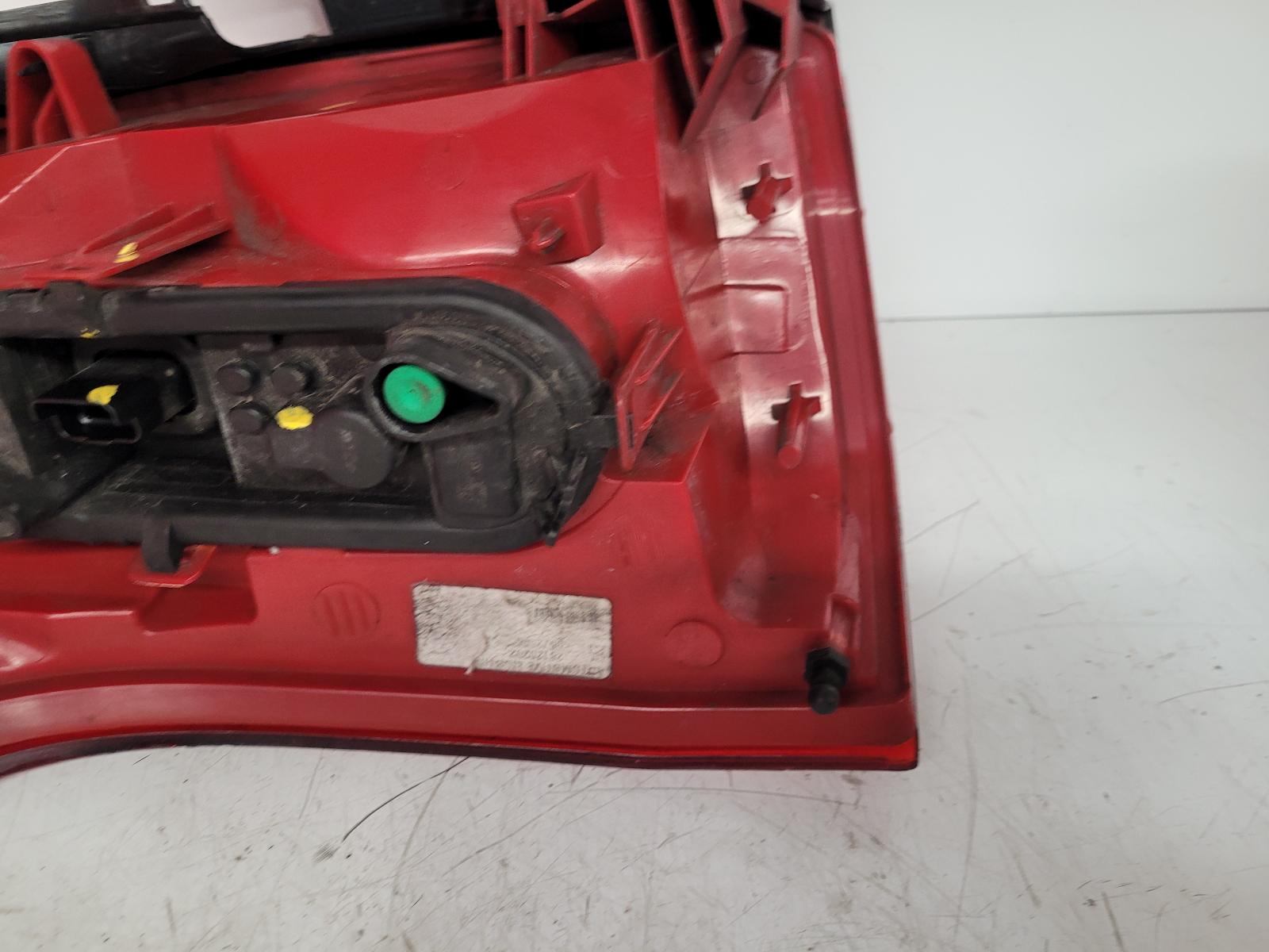 View Auto part R Taillight Peugeot 5008 2013