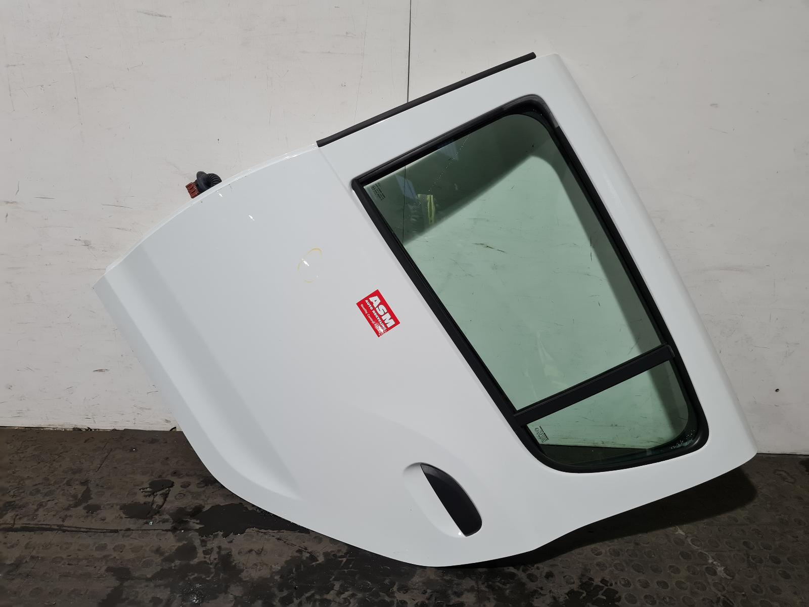 View Auto part L Rear Door Dacia Sandero Stepway 2017