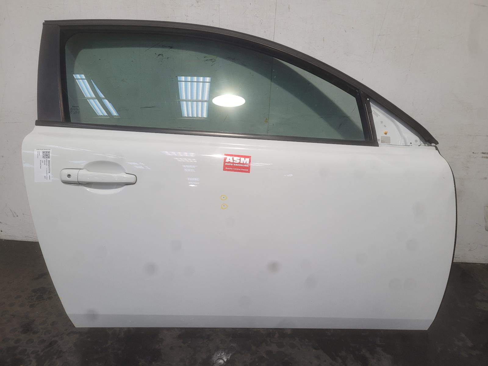 View Auto part R Front Door Volvo C30 2011
