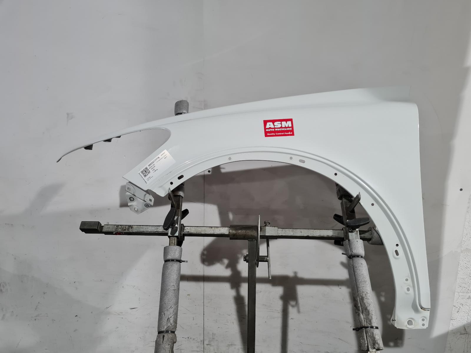 View Auto part L Wing Volvo C30 2011