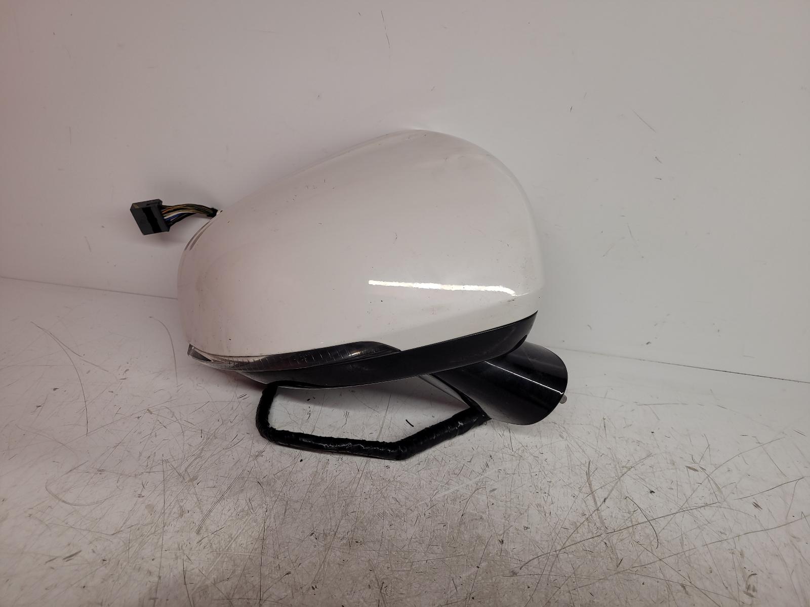 View Auto part R Door Mirror Volvo V90 2023