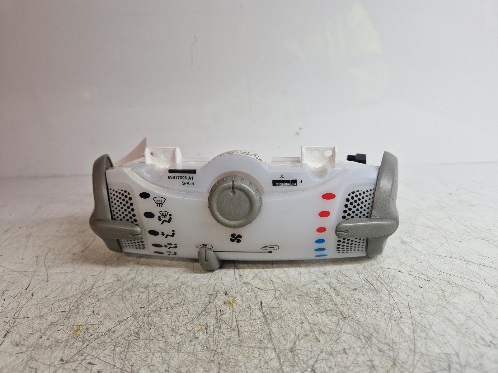 View Auto part Heater/AC Controller Toyota Aygo 2012