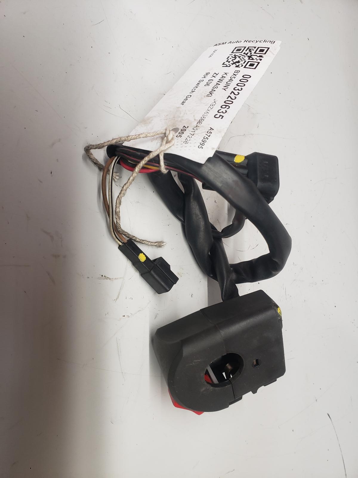 View Auto part RH Switch Gear Kawasaki Zx 636 2005