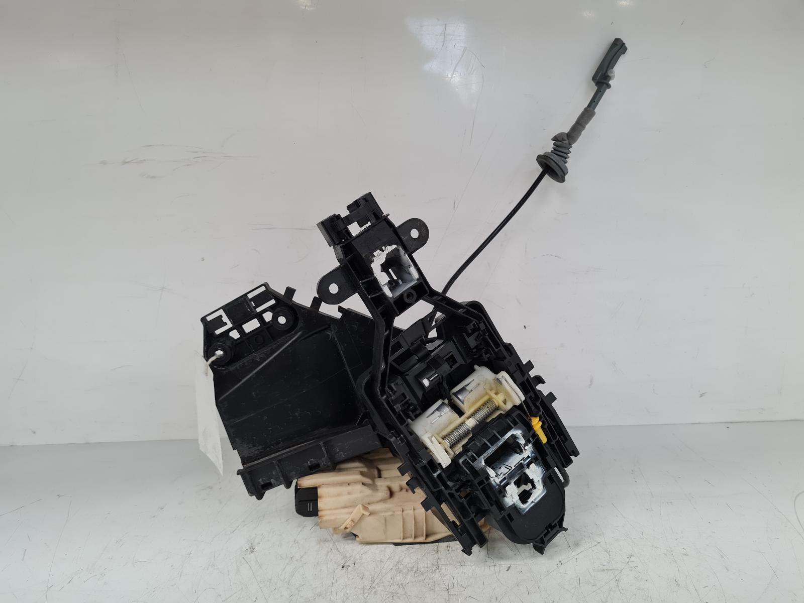 View Auto part Door Lock Assembly Volvo V90 2023