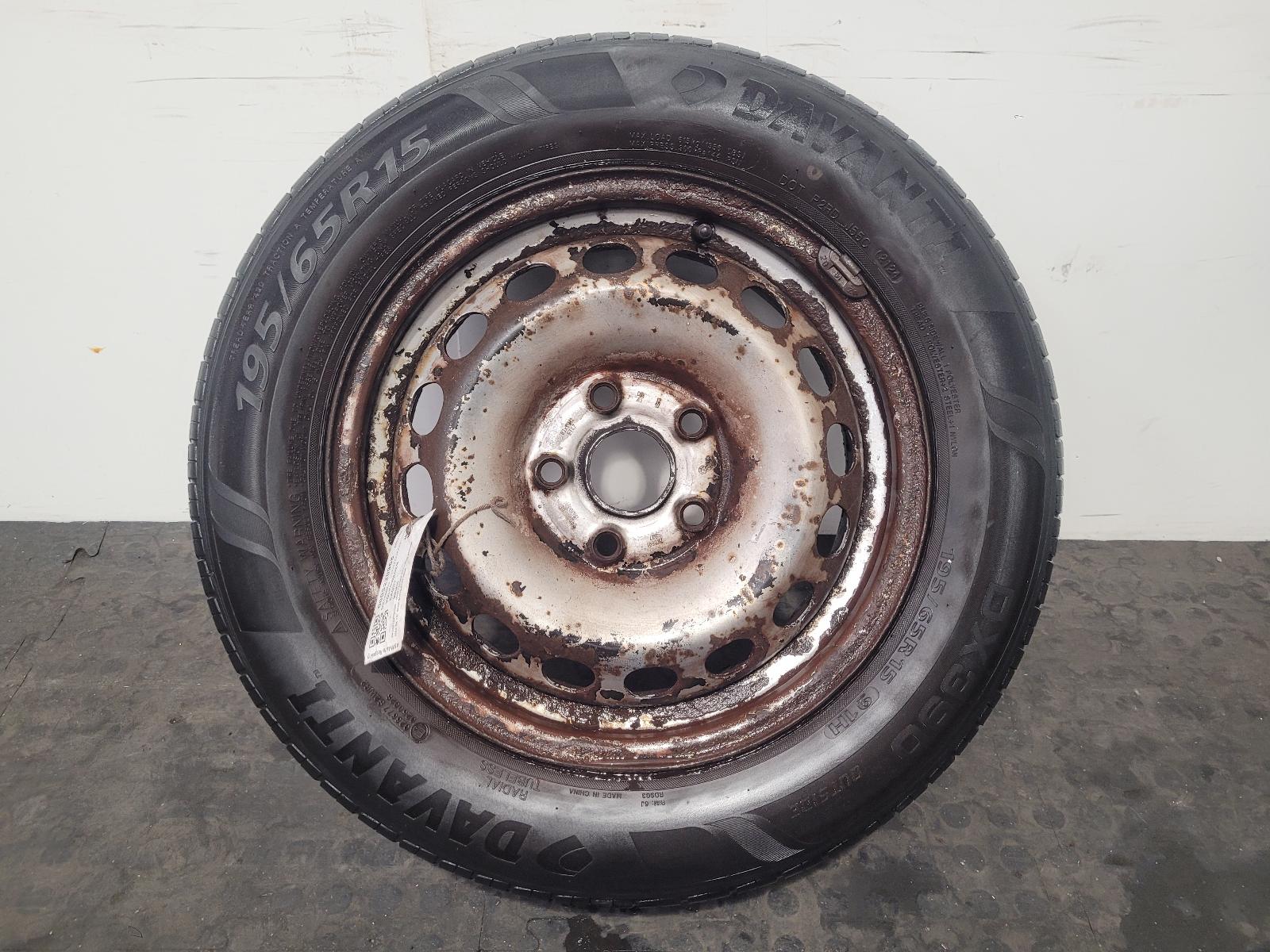 View Auto part Wheel Volkswagen Caddy 2010