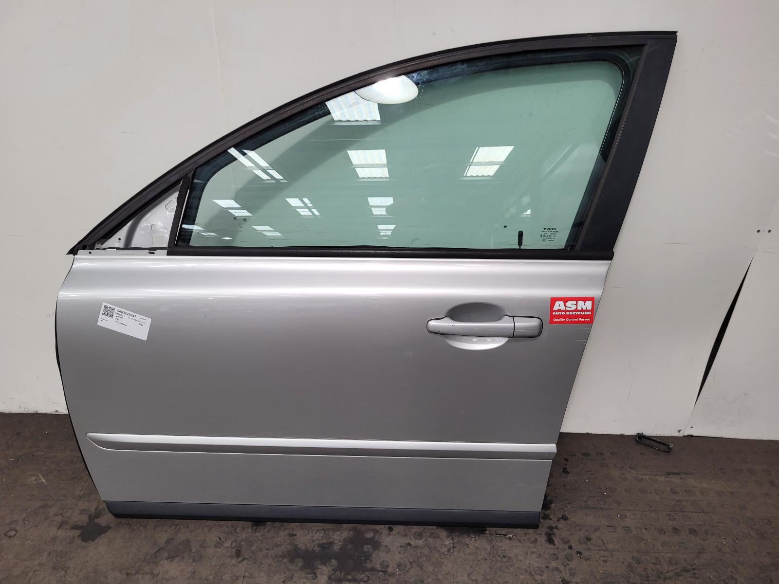 View Auto part L Front Door Volvo V50 2008