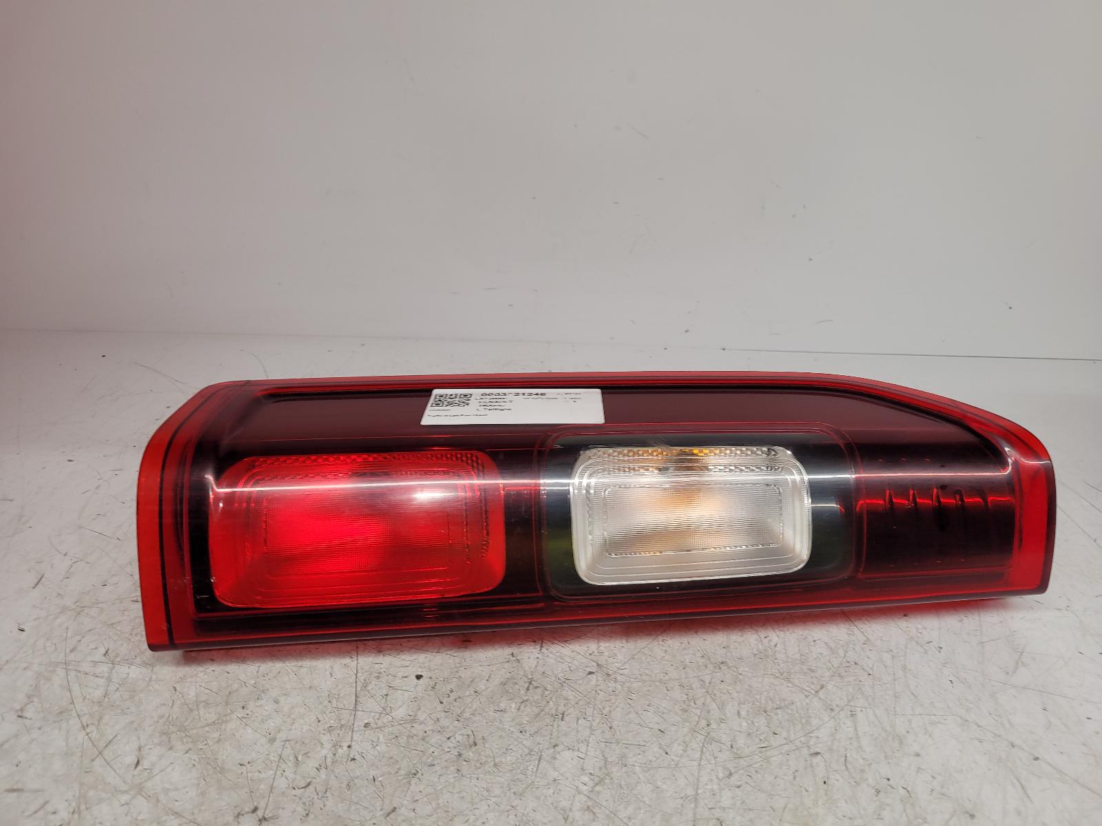 View Auto part L Taillight Renault Trafic 2015