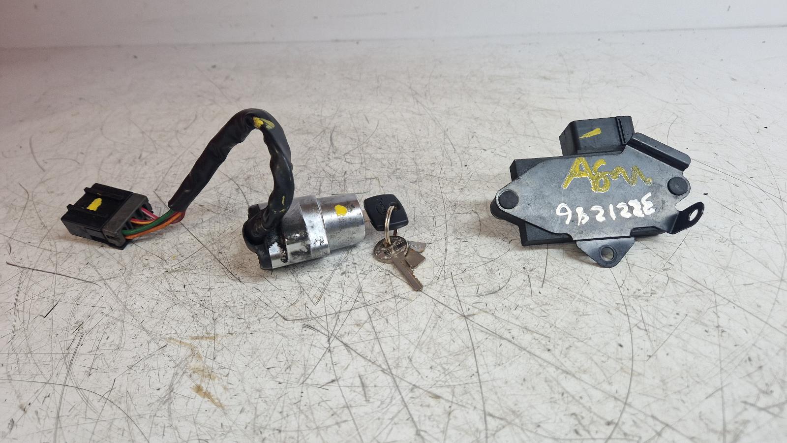 View Auto part Comp.Lock Set + Keys Triumph Speedmaster 2003