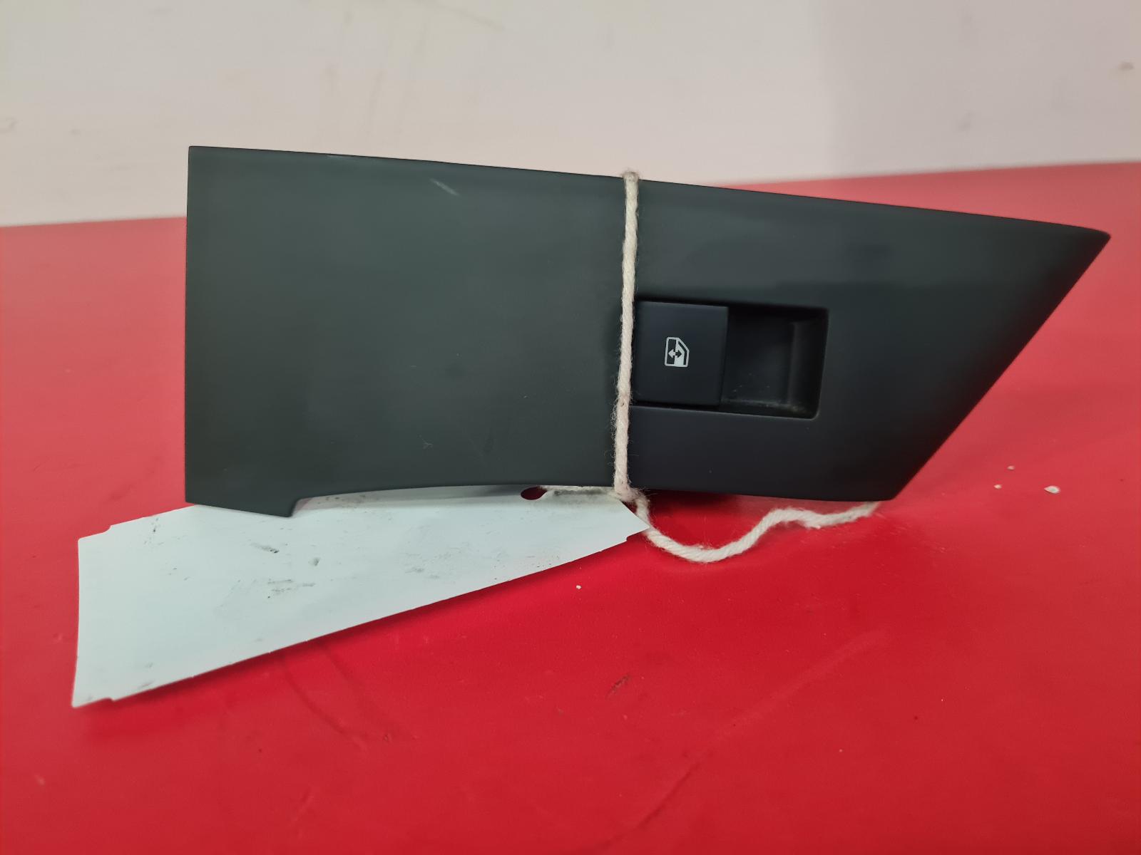 View Auto part Elect. Window Switch Vauxhall Astra 2015