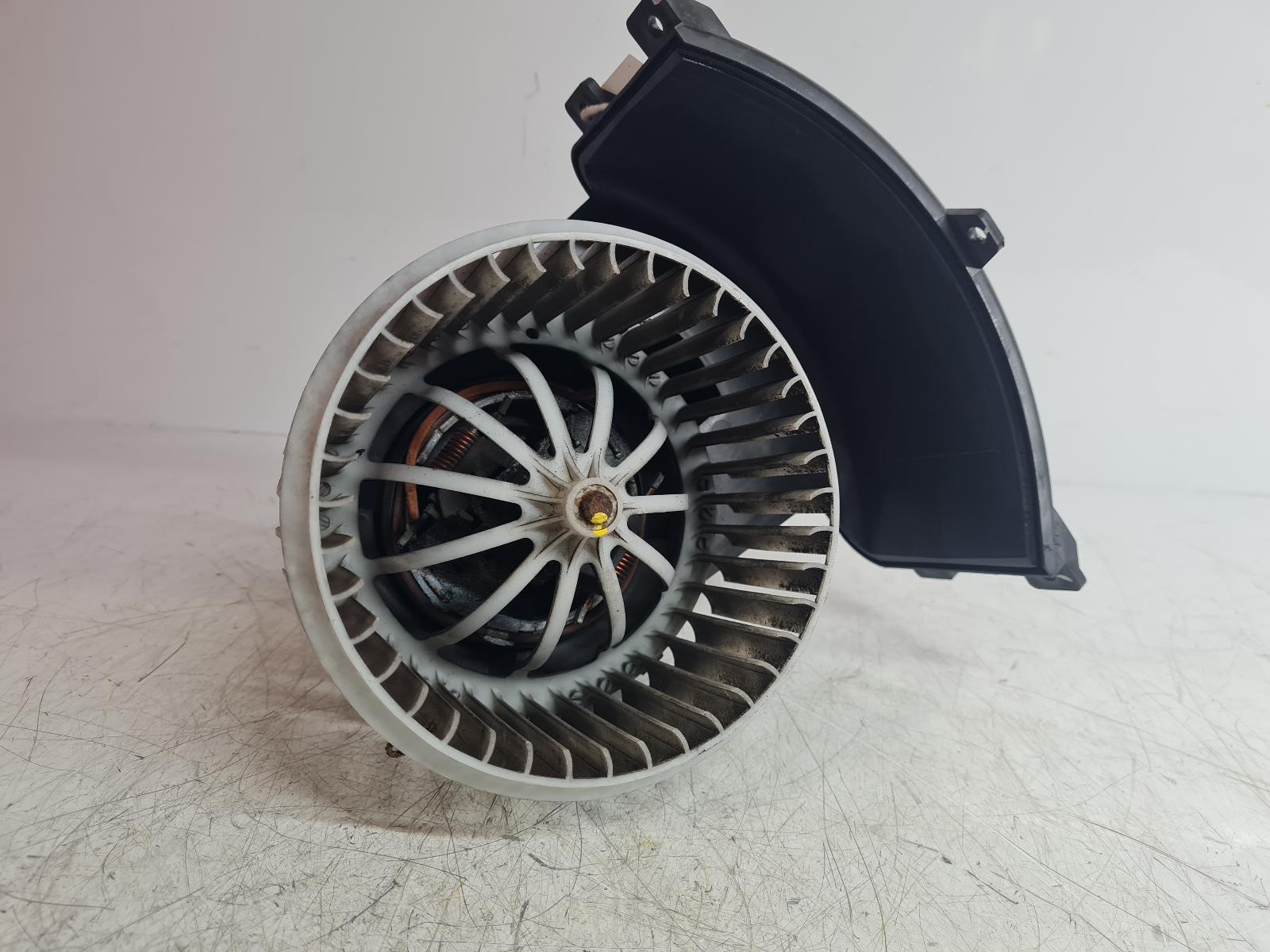 View Auto part Heater Motor/Assembly Volkswagen Transporter 2010