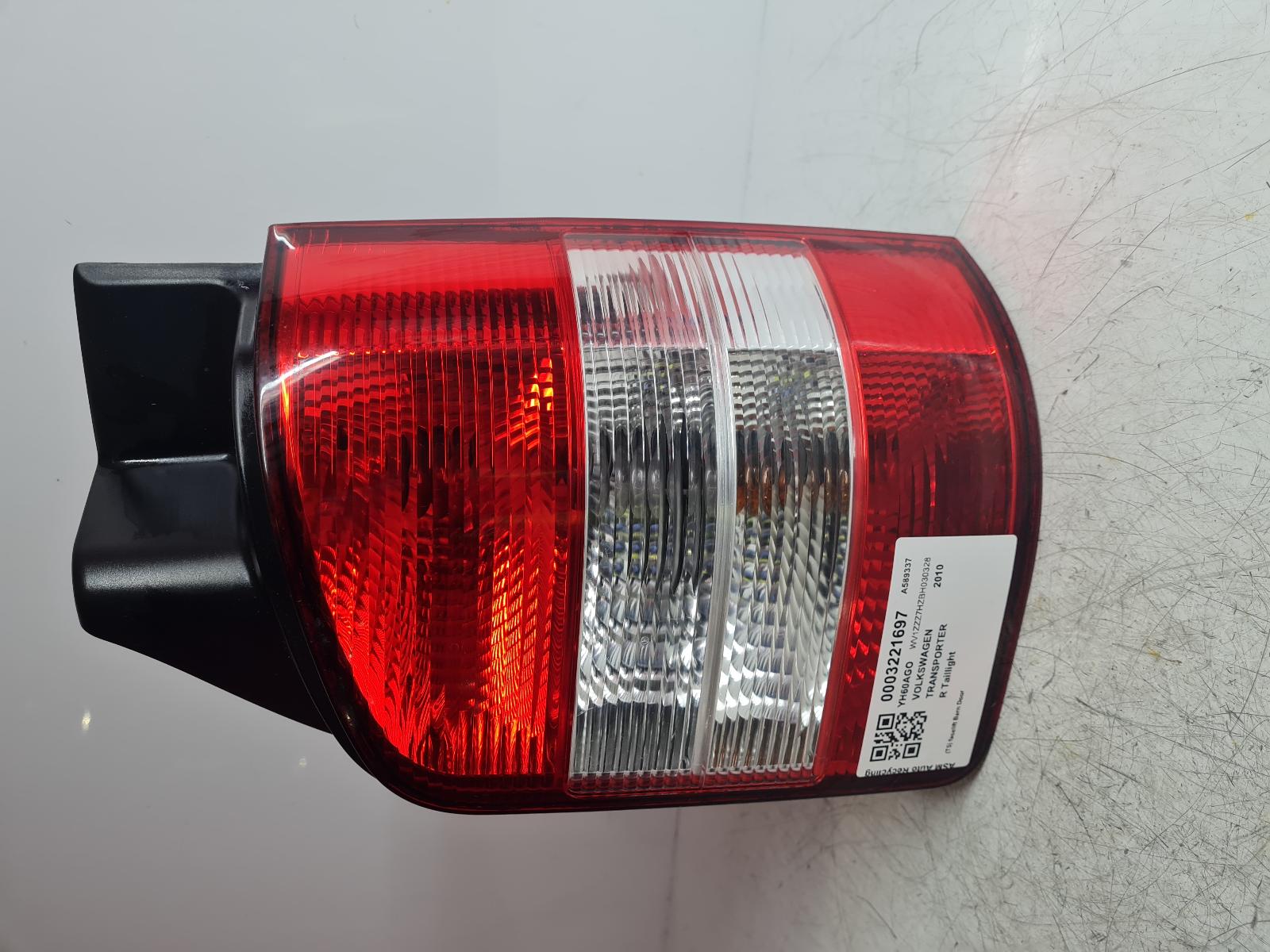 View Auto part R Taillight Volkswagen Transporter 2010