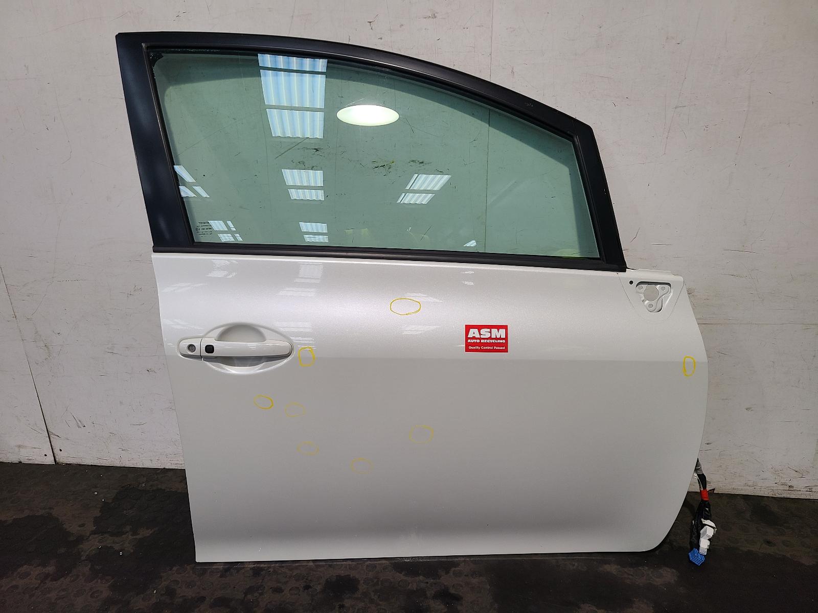 View Auto part R Front Door Toyota Auris 2010