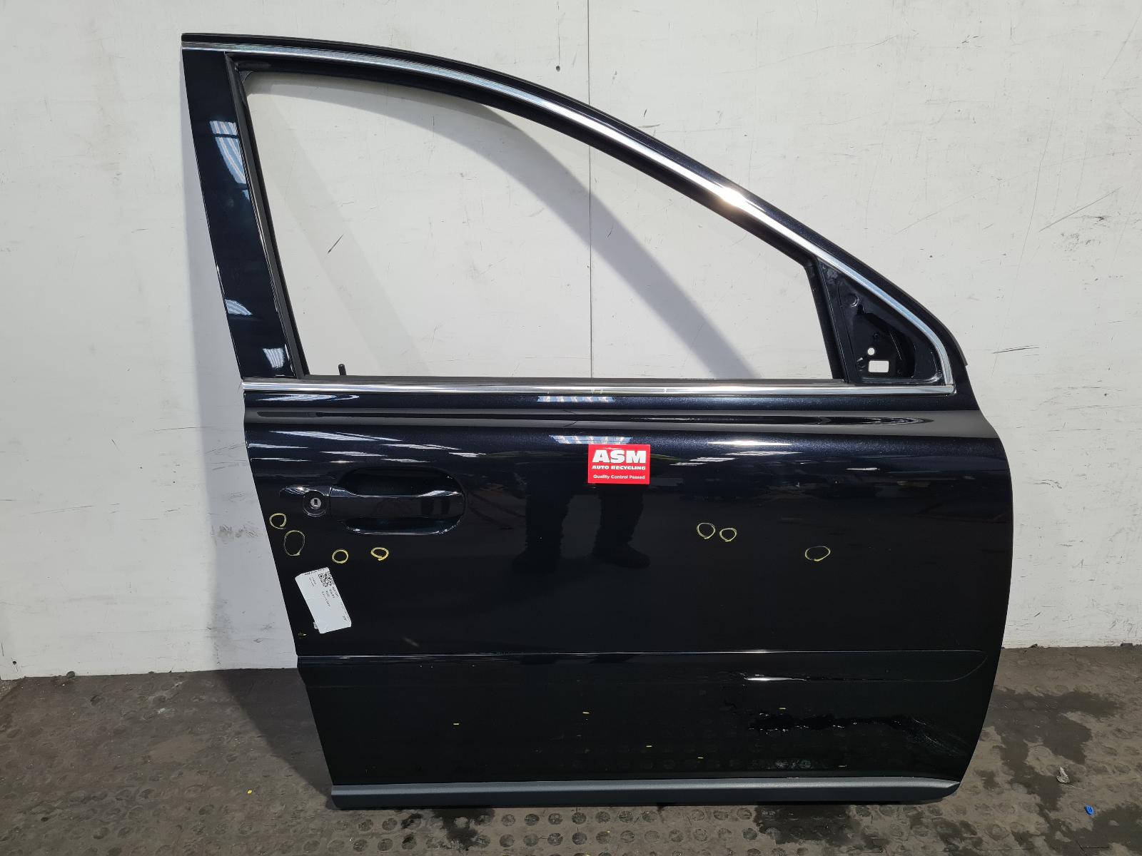 View Auto part R Front Door Volvo Xc90 2007