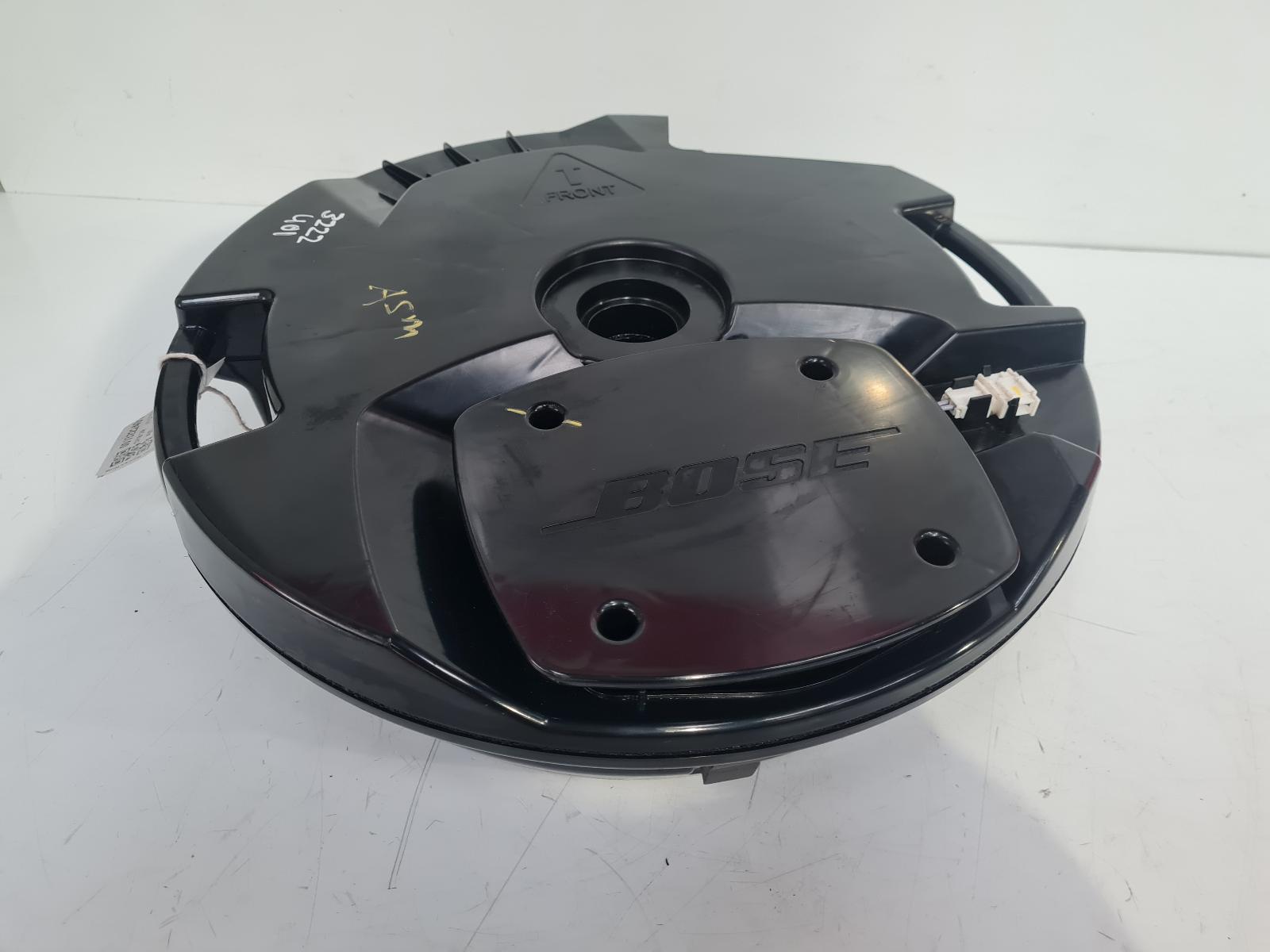 View Auto part Loud Speakers Audi Q3 2018