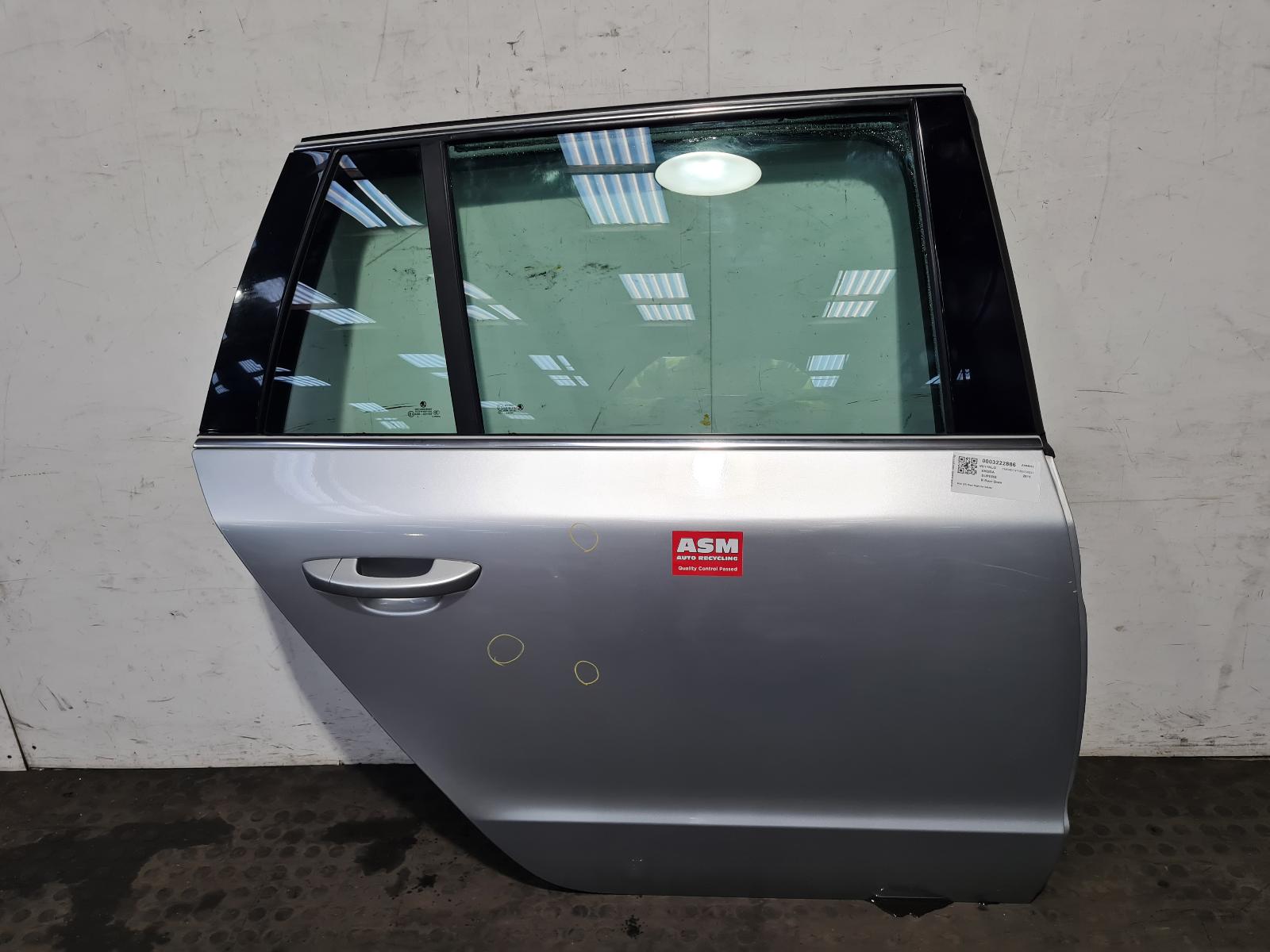 View Auto part R Rear Door Skoda Superb 2011