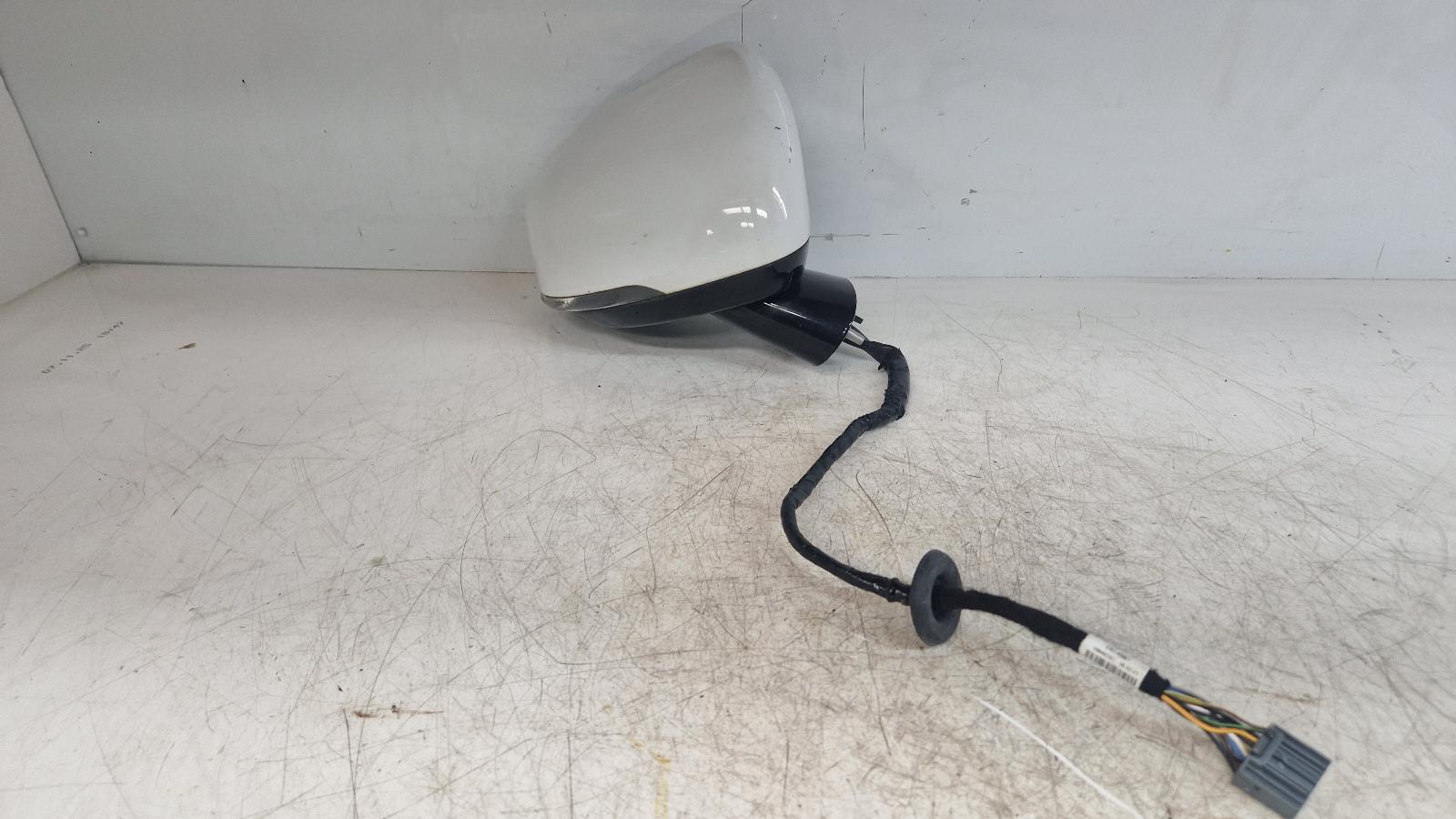 View Auto part R Door Mirror Volvo V90 2022