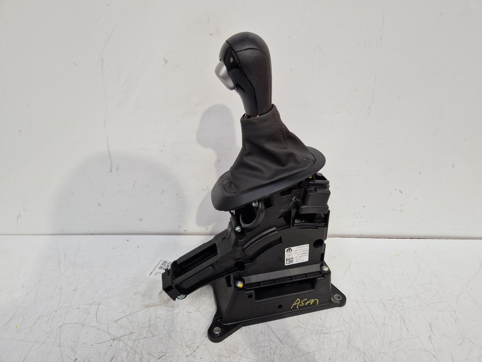 View Auto part Gear Stick/Shifter Fiat 500x 2023