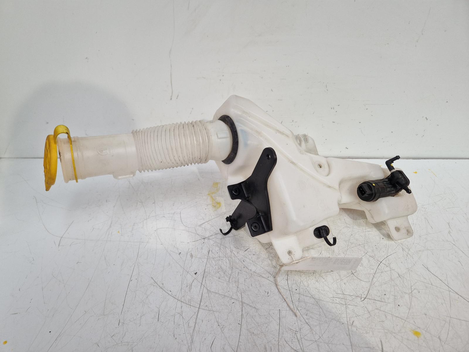 View Auto part Washer Bottle Fiat 500x 2023