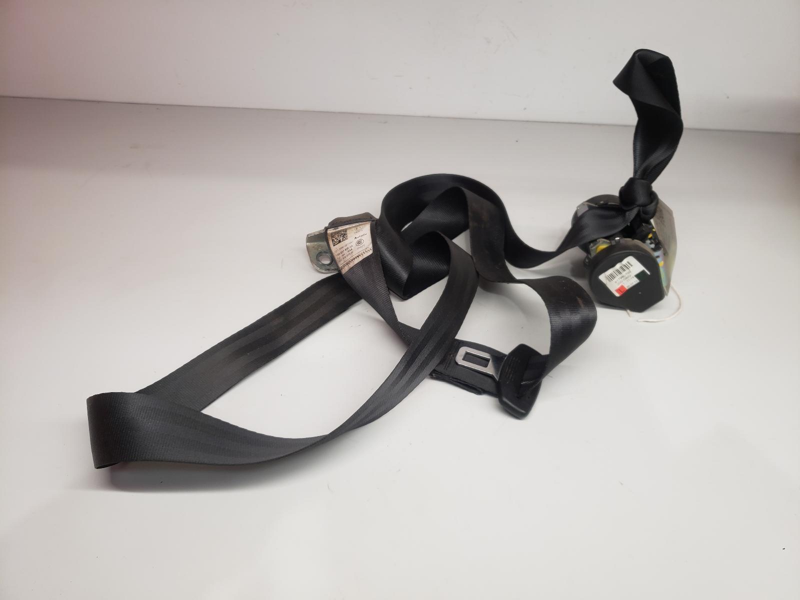 View Auto part Seat Belt Volkswagen Golf 2010