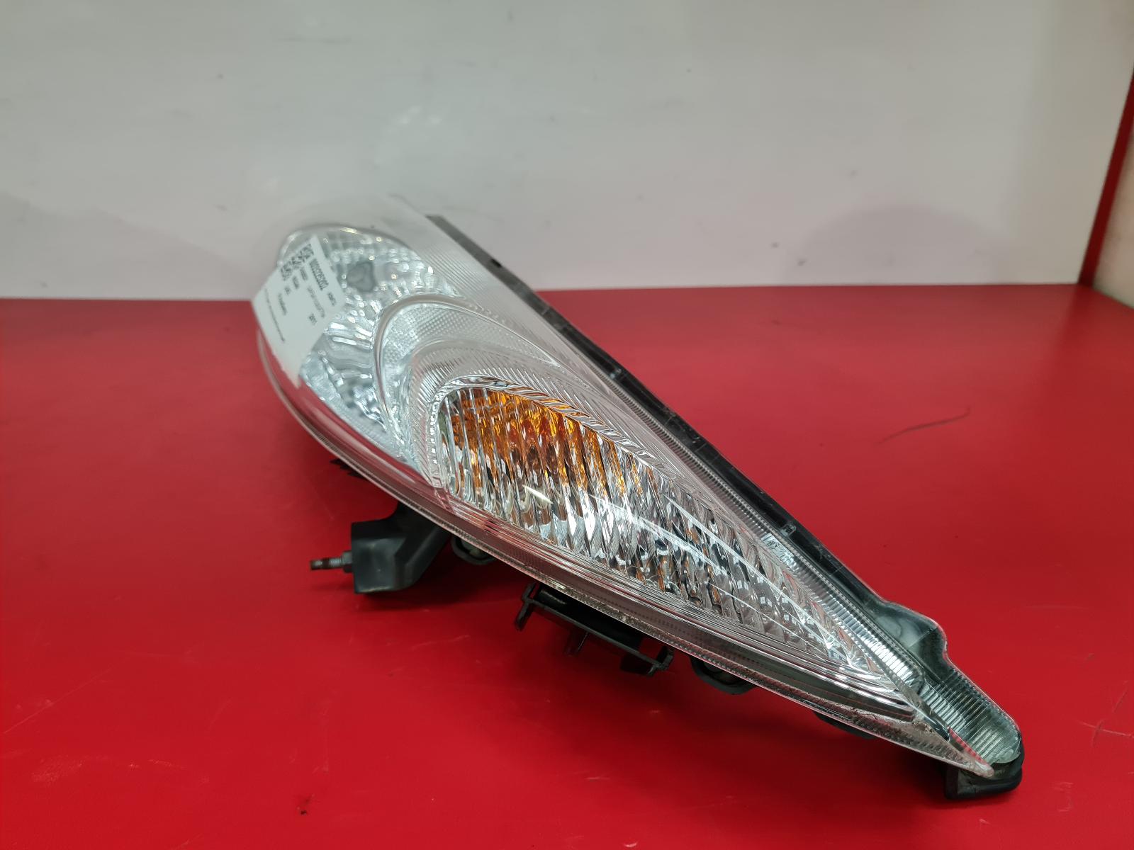 View Auto part R Headlamp Nissan Juke 2011