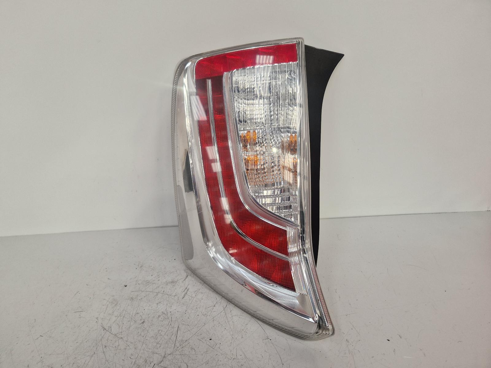 View Auto part R Taillight Toyota Prius 2013