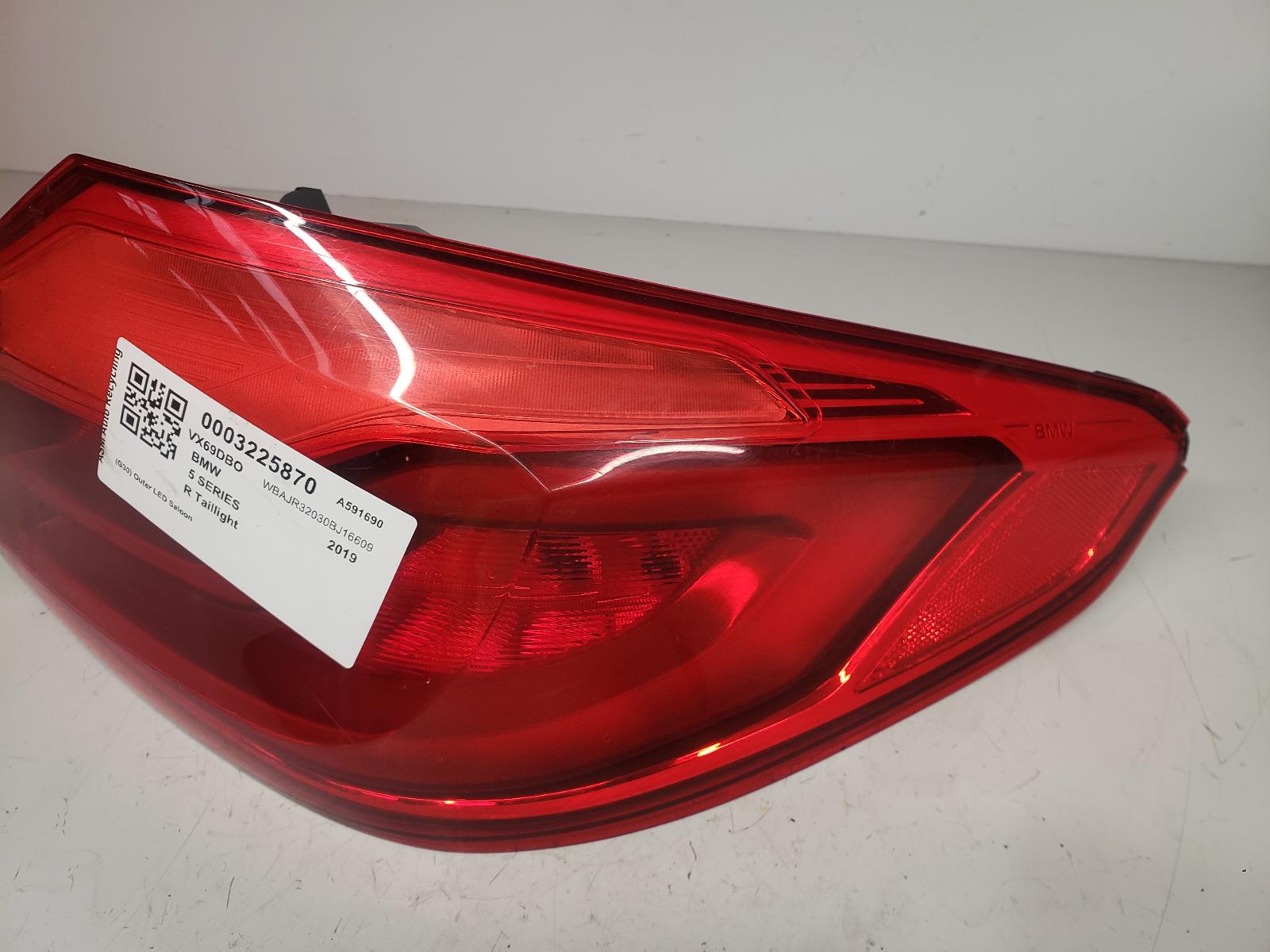 View Auto part R Taillight Bmw 5 Series 2019