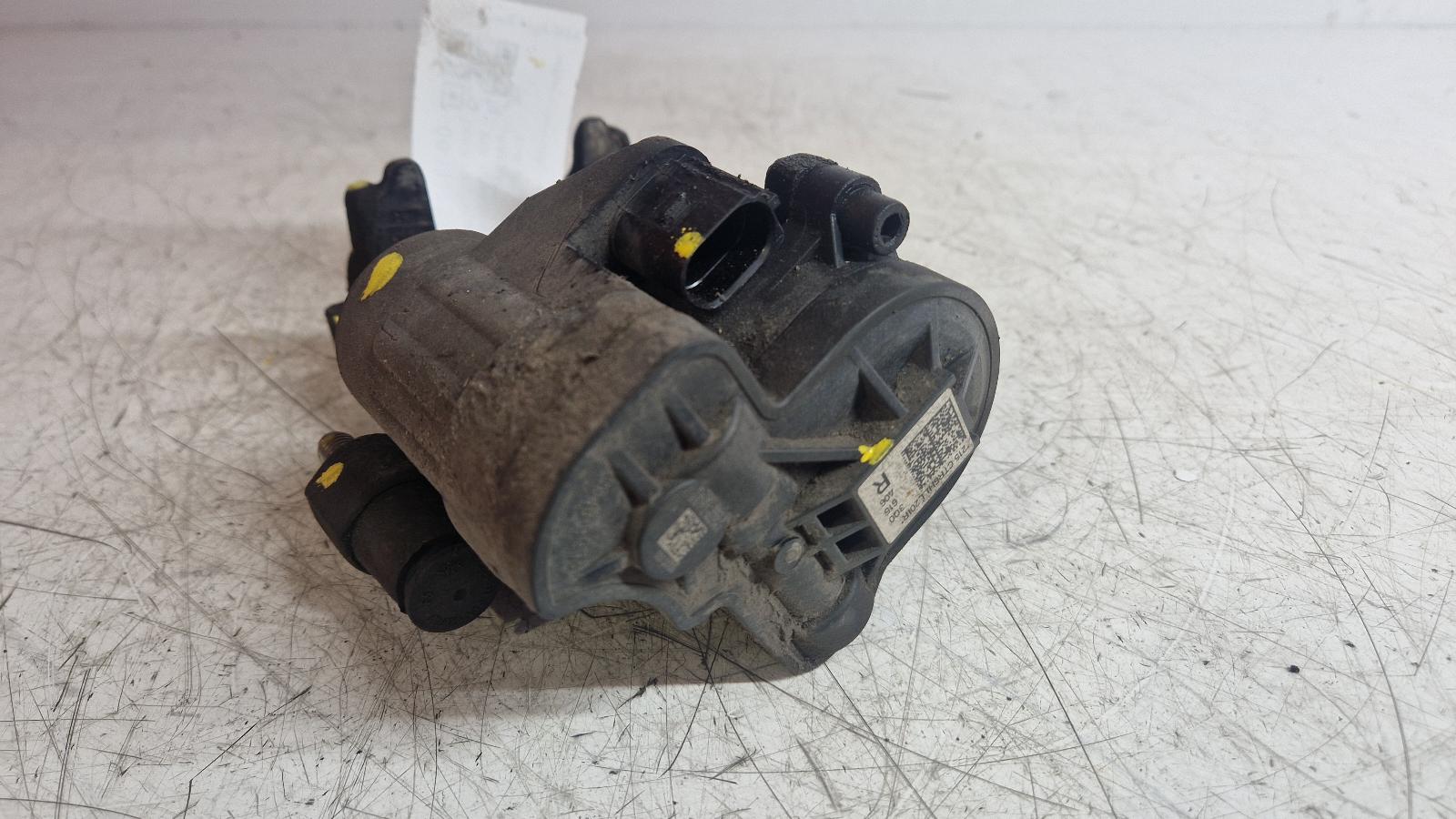 View Auto part Caliper Volkswagen Passat 2017