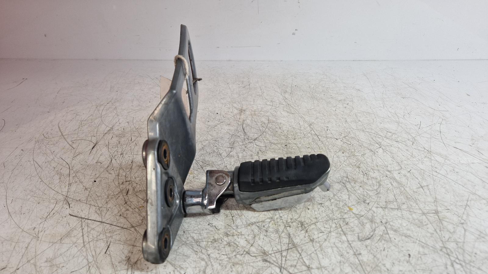 View Auto part Left Footrest Suzuki Gsf 1250 2009